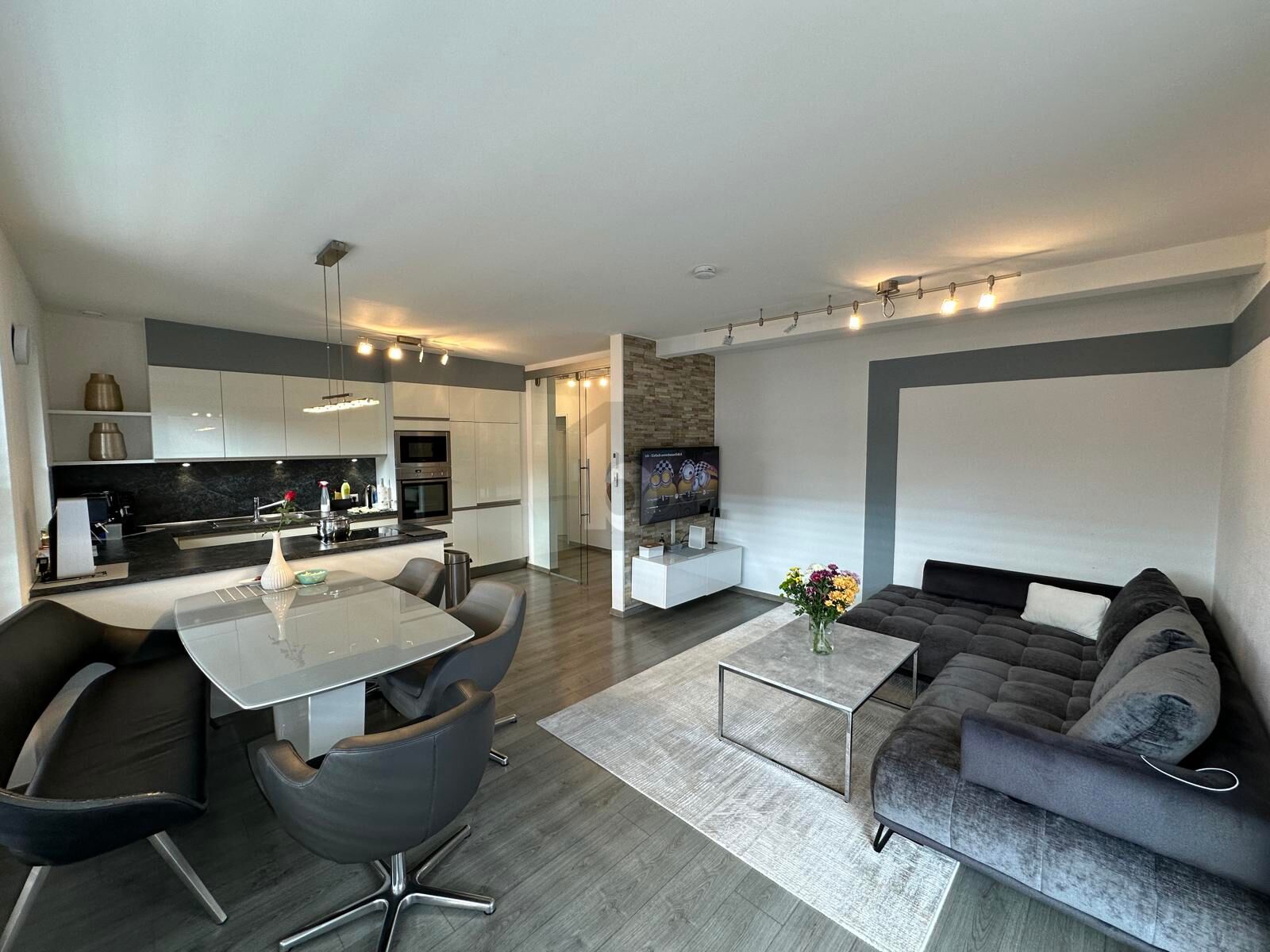 LICHTDURCHFLUTETER WOHNHIT MIT GRO�ER SONNENTERRASSE & HOCHWERTIGER AUSSTATTUNG /  / 6112&nbsp;Wattens / Bild 1