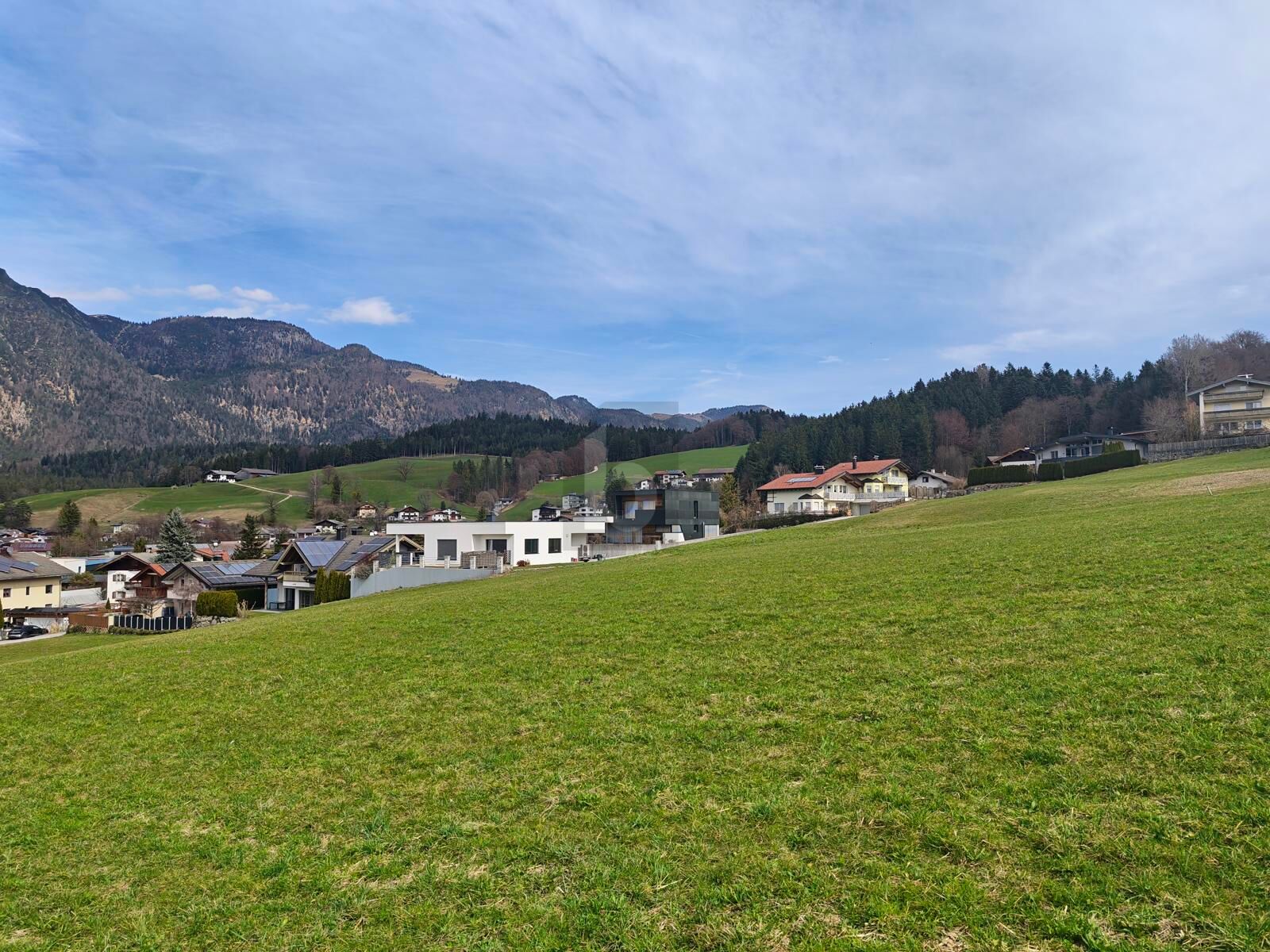 VIEL SONNE UND RUHE ZUR VERWIRKLICHUNG IHRES TRAUMHAUSES / / 6252 Breitenbach am Inn / Bild 1
