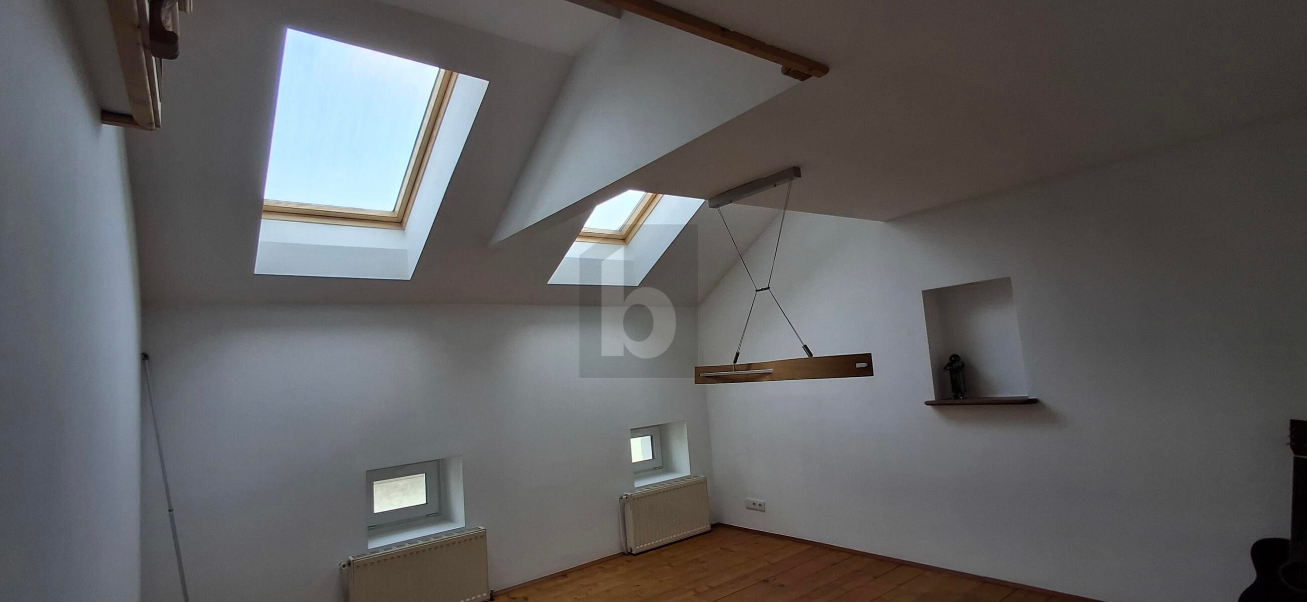 STILVOLLER DACHGESCHOSSHIT MIT CHARME 