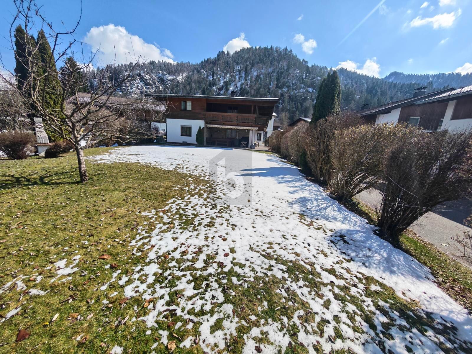 SONNIG UND ZENTRAL, PERFEKTES GRUNDSTÜCK ZUR VERWIRKLICHUNG DES EIGENEN WOHNTRAUMS! / / 6383 Erpfendorf / Bild 1