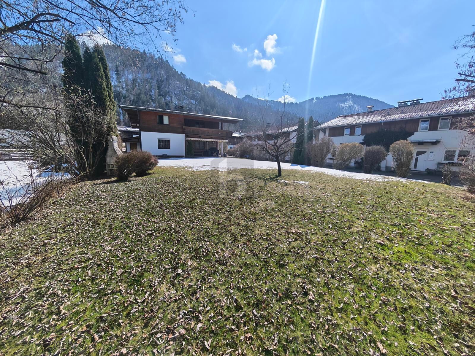 SONNIG UND ZENTRAL, PERFEKTES GRUNDST�CK ZUR VERWIRKLICHUNG DES EIGENEN WOHNTRAUMS!