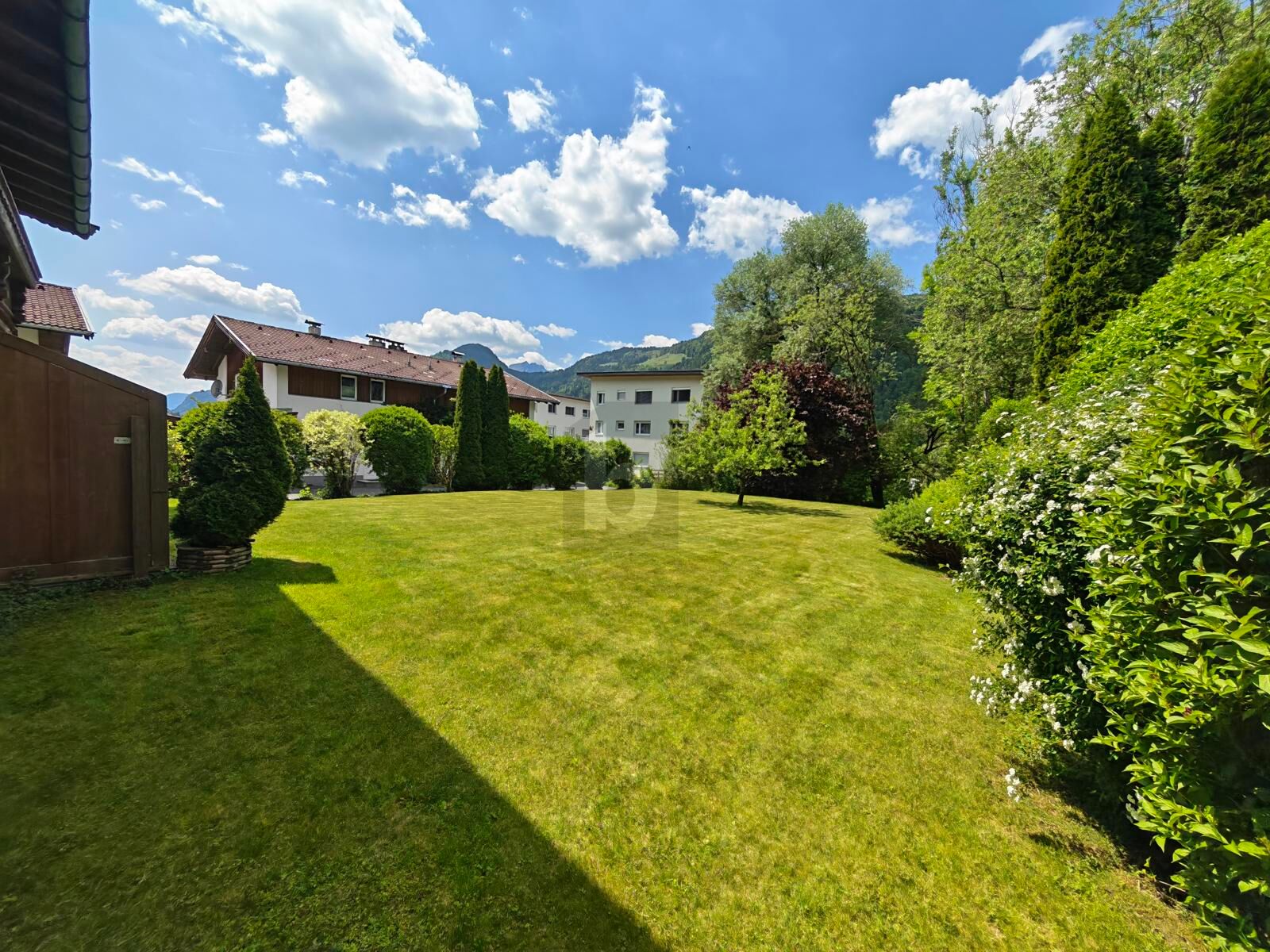 SONNIG UND ZENTRAL, PERFEKTES GRUNDST�CK ZUR VERWIRKLICHUNG DES EIGENEN WOHNTRAUMS!