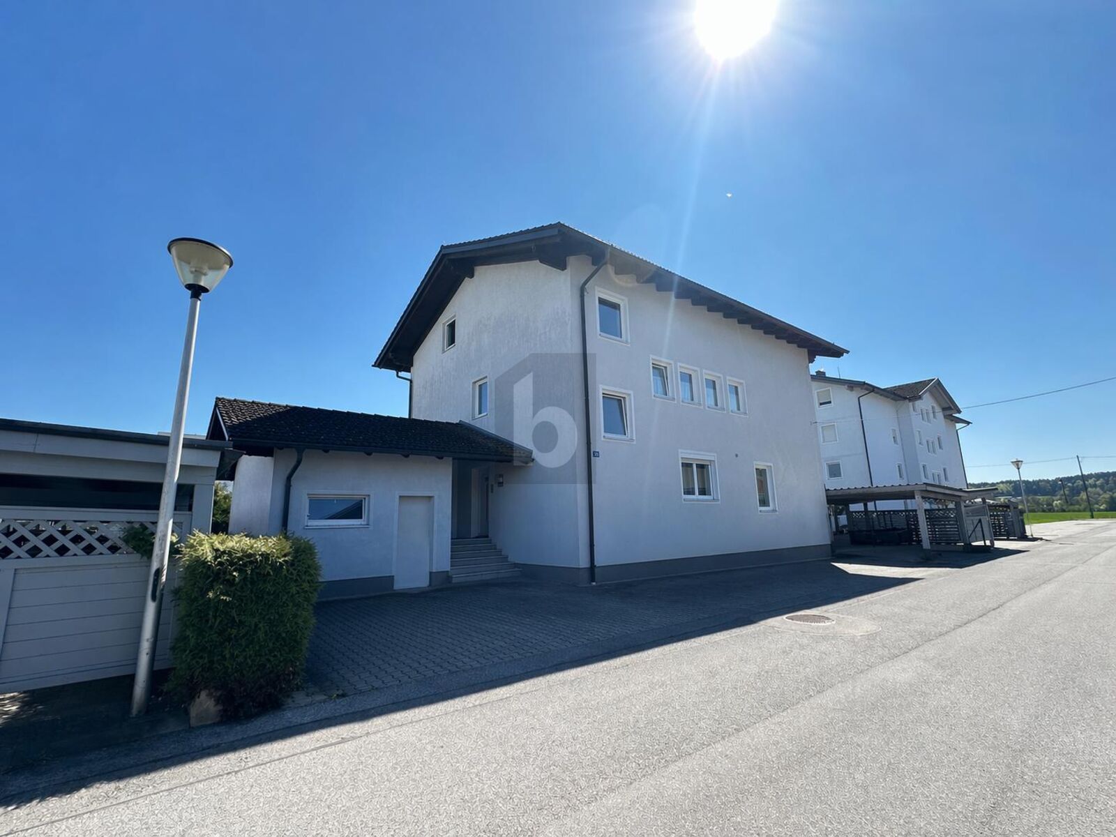 GARTENWOHNUNG MIT GRO�EM GARTEN & TERRASSE