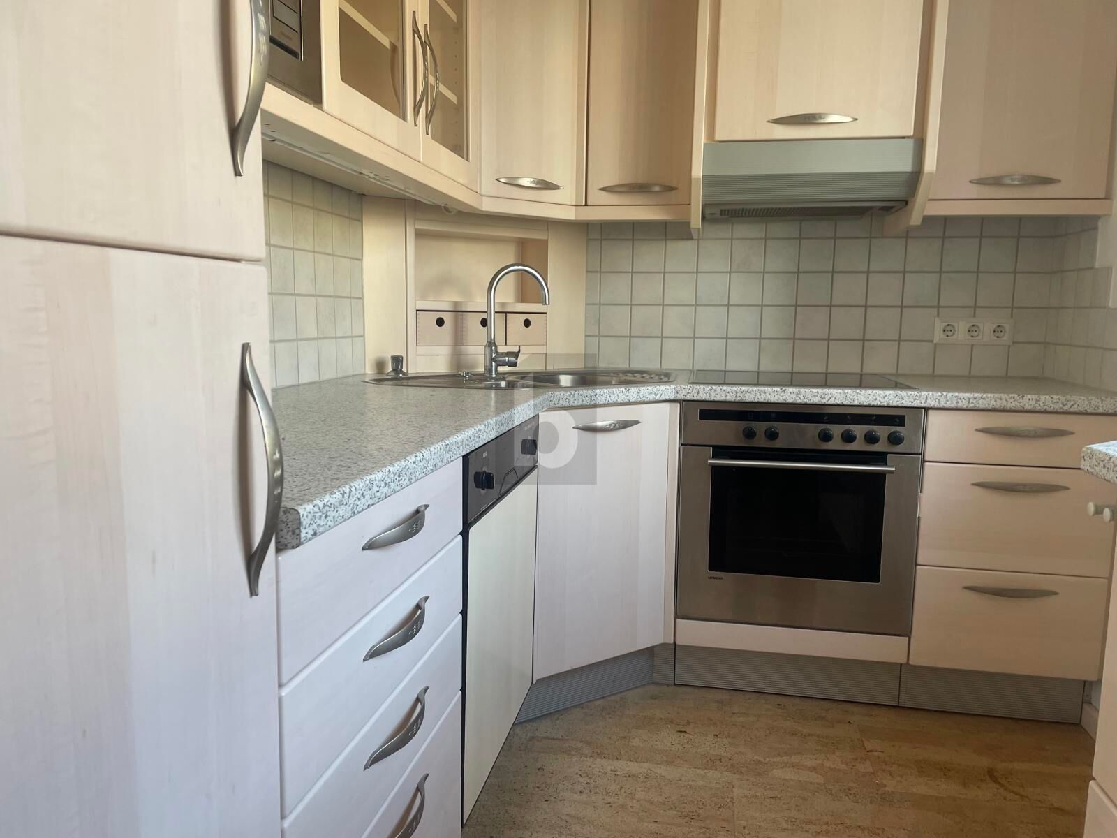 RUHIGES WOHNEN MIT BALKON & PARKPLATZ /  / 4202&nbsp;Hellmons�dt / Bild 2