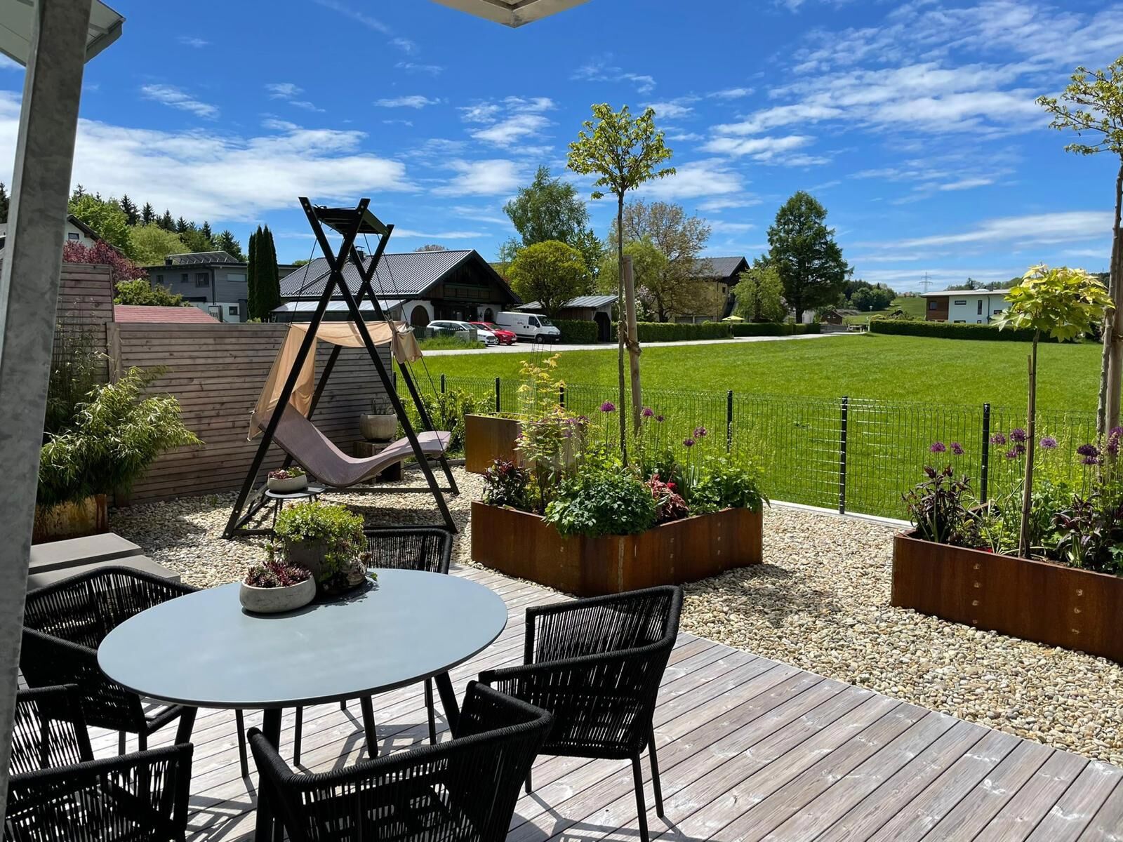 MODERN, MÖBLIERT, SOFORT EINZIEHEN ? HOCHWERTIGE GARTENWOHNUNG / / 5166 Perwang am Grabensee / Bild 4