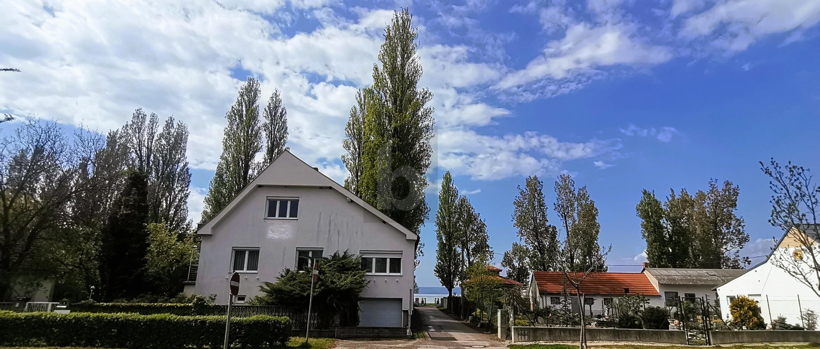 EINMALIGE LAGE AM NEUSIEDLERSEE MIT BESTEHENDEM HAUS /  / 7141&nbsp;Podersdorf am See / Bild 1