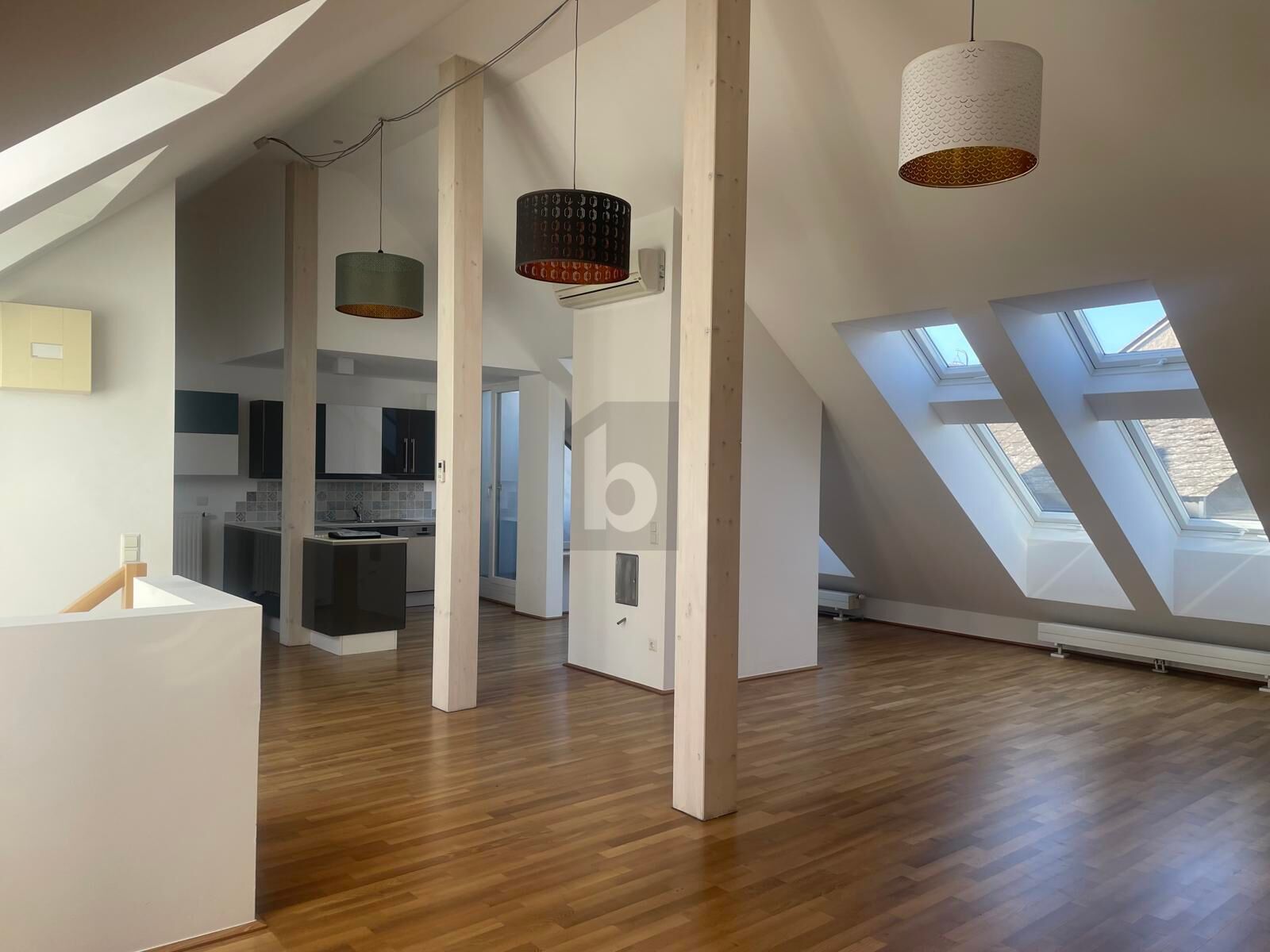 URBANES LOFT-FEELING �BER DEN D�CHERN VON LINZ