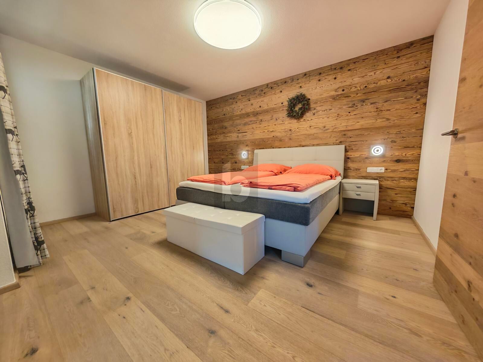 PREISHIT!!! SONNIGE TERASSE MIT PANORAMABLICK AUF DIE UMLIEGENDE BERGWELT  MIT EINLEGERWOHNUNG  /  / 6373&nbsp;Jochberg / Bild 1