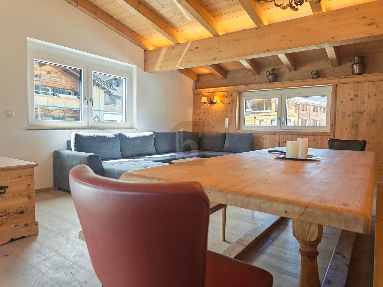 PREISHIT!!! SONNIGE TERASSE MIT PANORAMABLICK AUF DIE UMLIEGENDE BERGWELT  MIT EINLEGERWOHNUNG  /  / 6373&nbsp;Jochberg / Bild 4