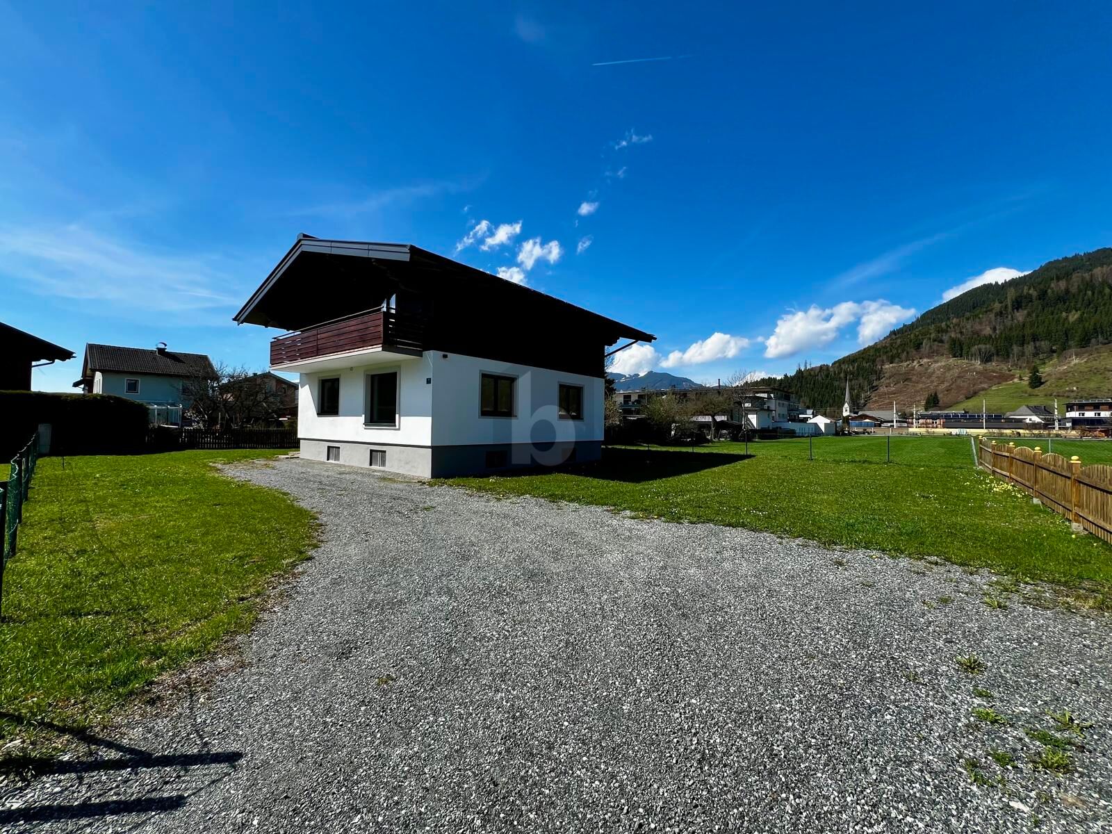 NEUSANIERT IN TRAUMLAGE MIT VIELEN M�GLICHKEITEN! 