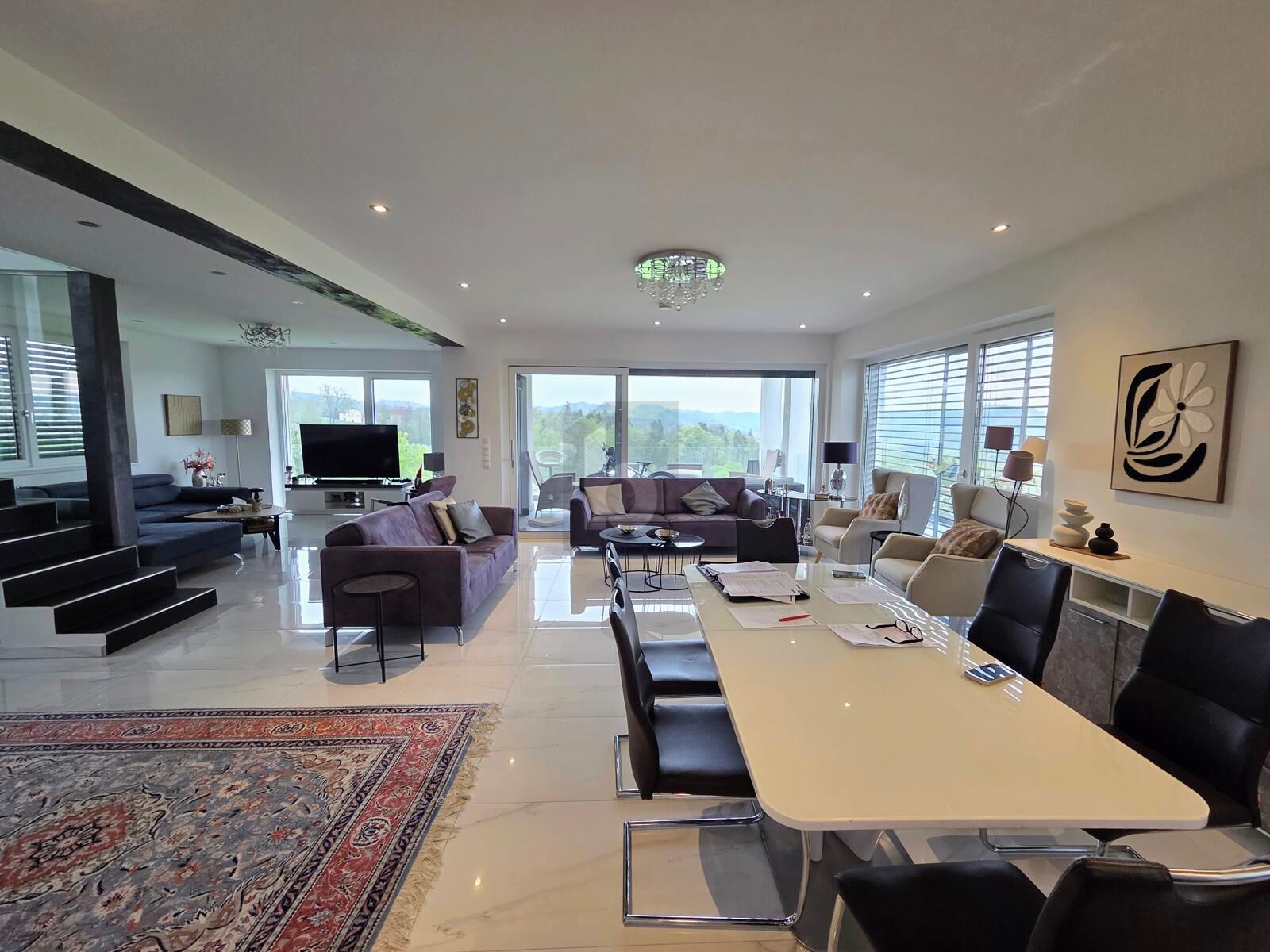 MODERNES LUXUSHAUS MIT GOLFPLATZBLICK & GRO�Z�GIGEM WOHNKONZEPT