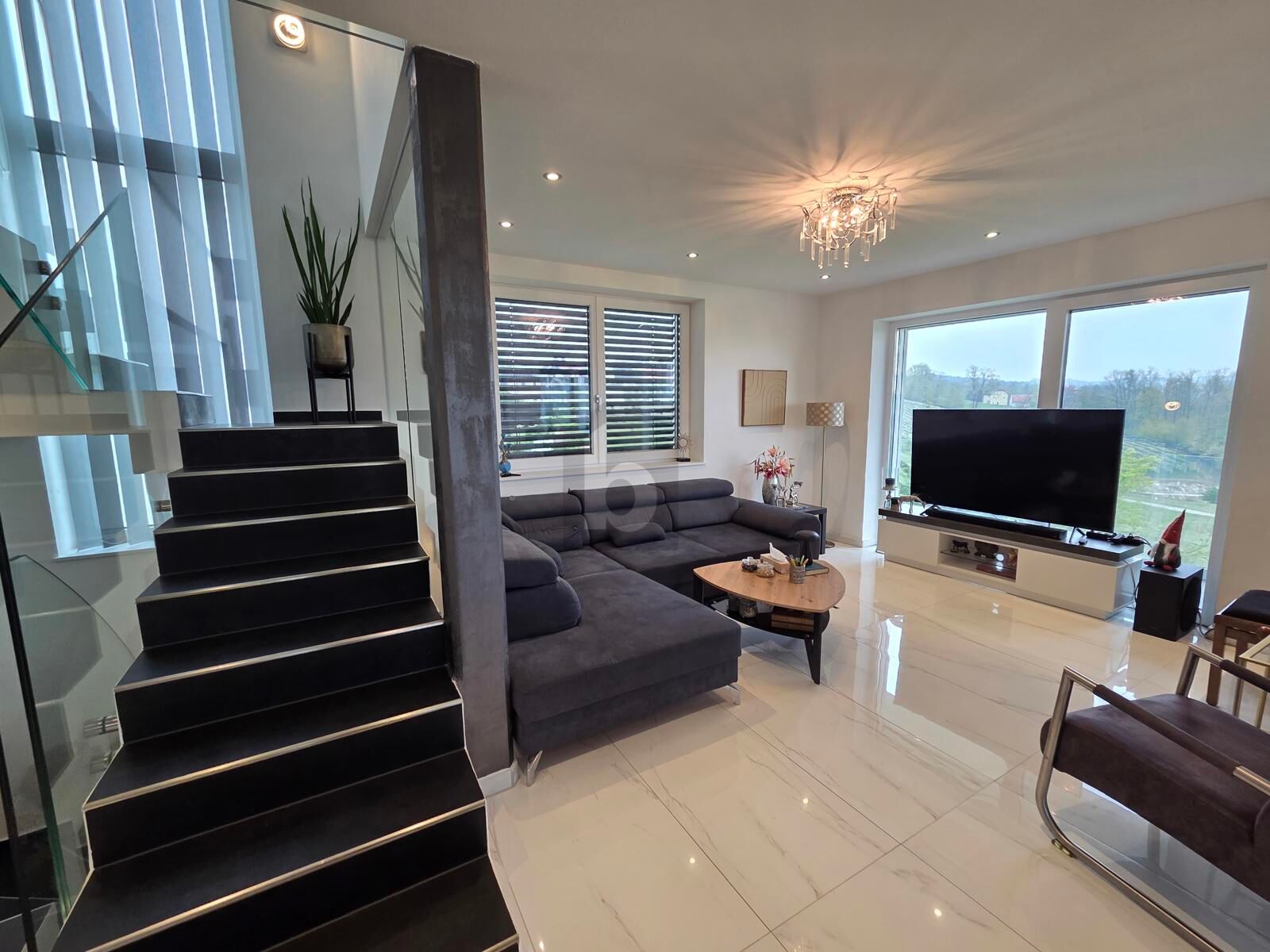 MODERNES LUXUSHAUS MIT GOLFPLATZBLICK & GRO�Z�GIGEM WOHNKONZEPT /  / 8075&nbsp;Hart bei Graz / Bild 2