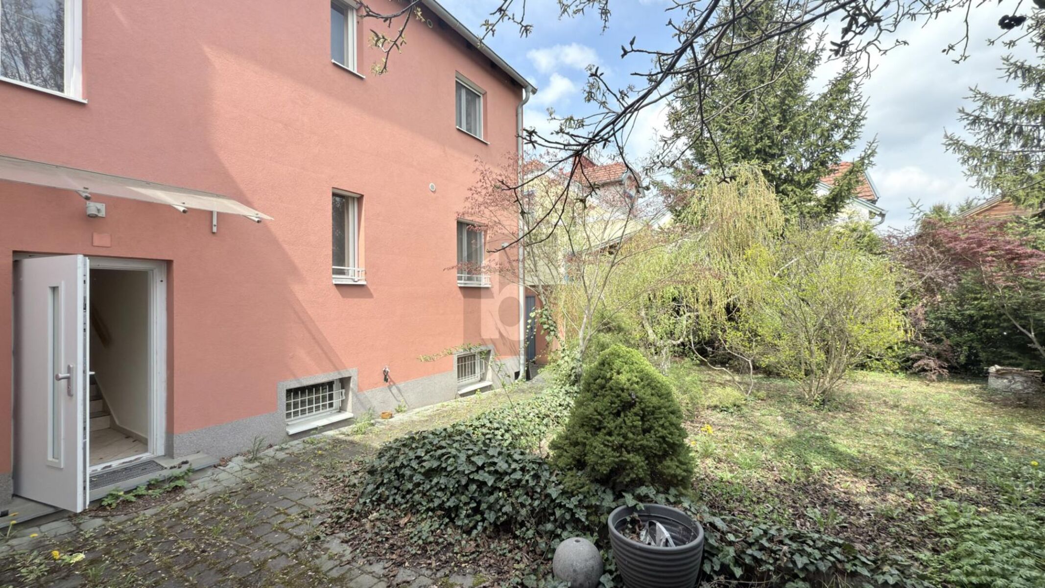 IM ZEHNERVIERTEL MIT VOLLKELLER, GARAGE UND LOFT-DACHGESCHOSS - 2 WOHNEIHEITEN M�GLICH