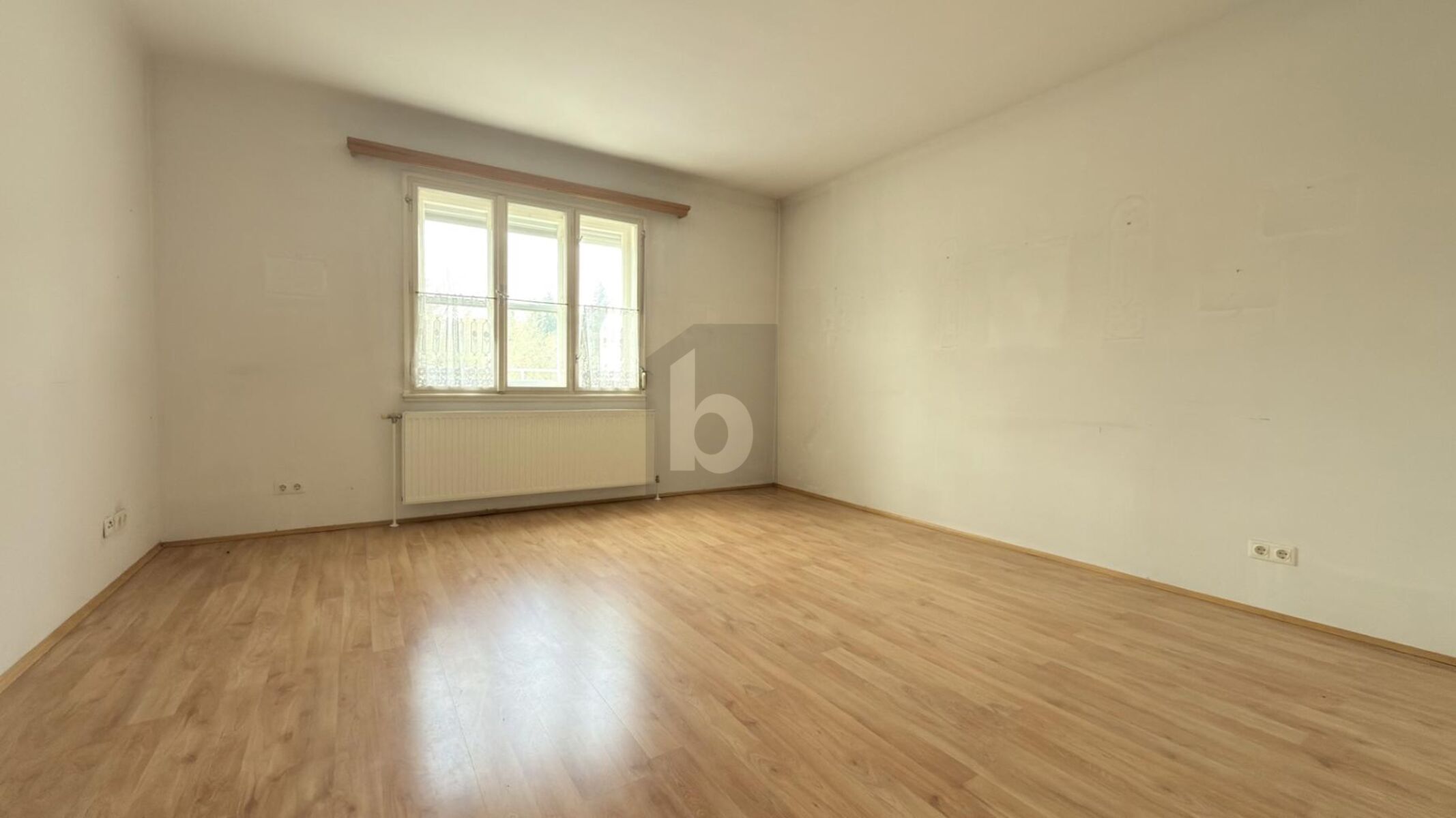 IM ZEHNERVIERTEL MIT VOLLKELLER, GARAGE UND LOFT-DACHGESCHOSS - 2 WOHNEIHEITEN M�GLICH /  / 2700&nbsp;Wiener Neustadt / Bild 2