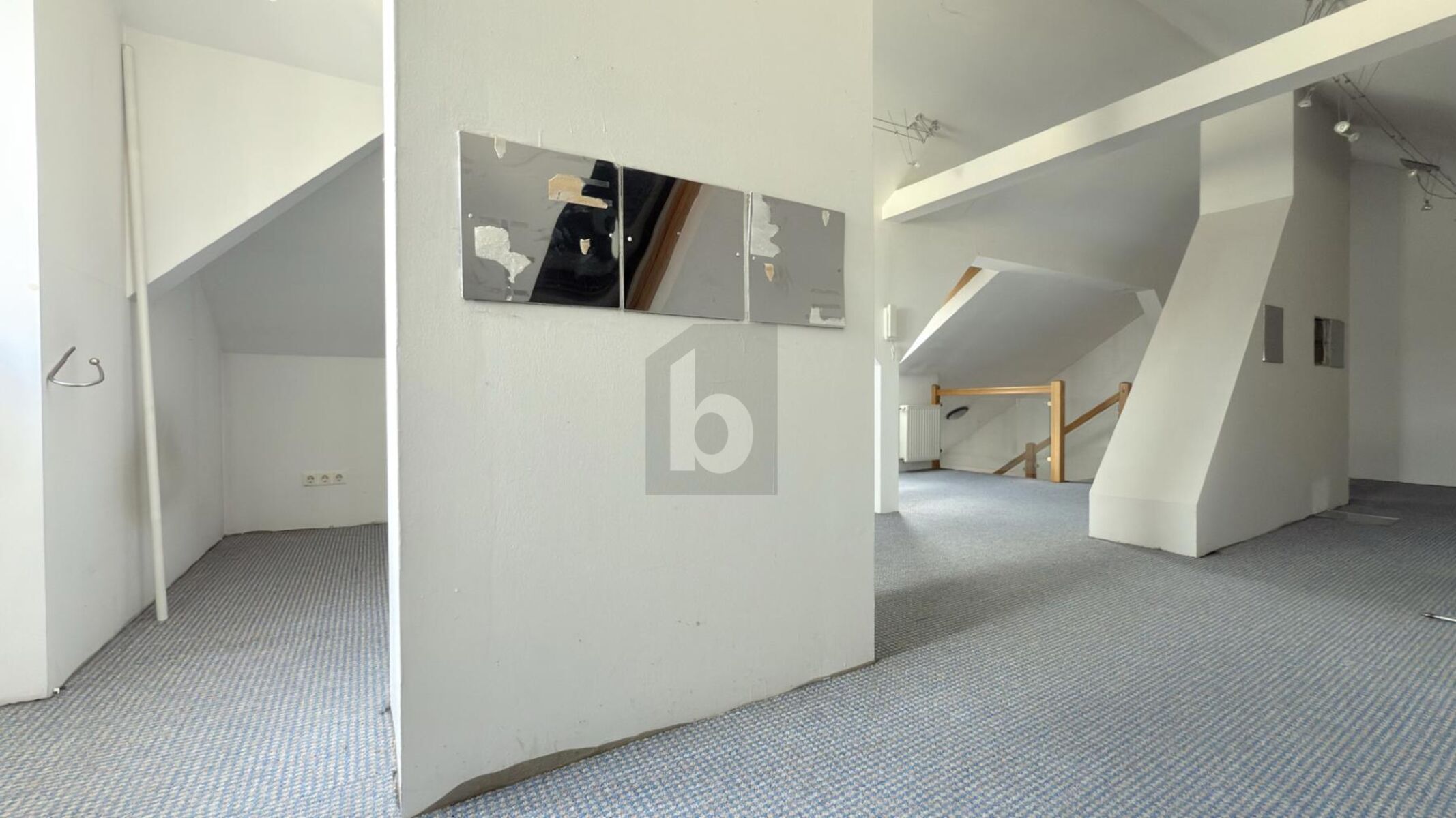 IM ZEHNERVIERTEL MIT VOLLKELLER, GARAGE UND LOFT-DACHGESCHOSS - 2 WOHNEIHEITEN M�GLICH /  / 2700&nbsp;Wiener Neustadt / Bild 4