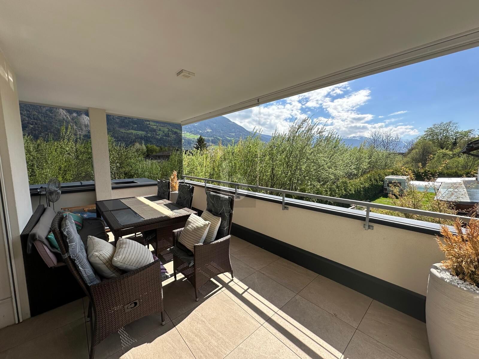 NEUBAU IN SONNIGER RUHELAGE MIT GRO�Z�GIGEM BALKON & ANKLEIDEZIMMER /  / 6135&nbsp;Stans / Bild 4