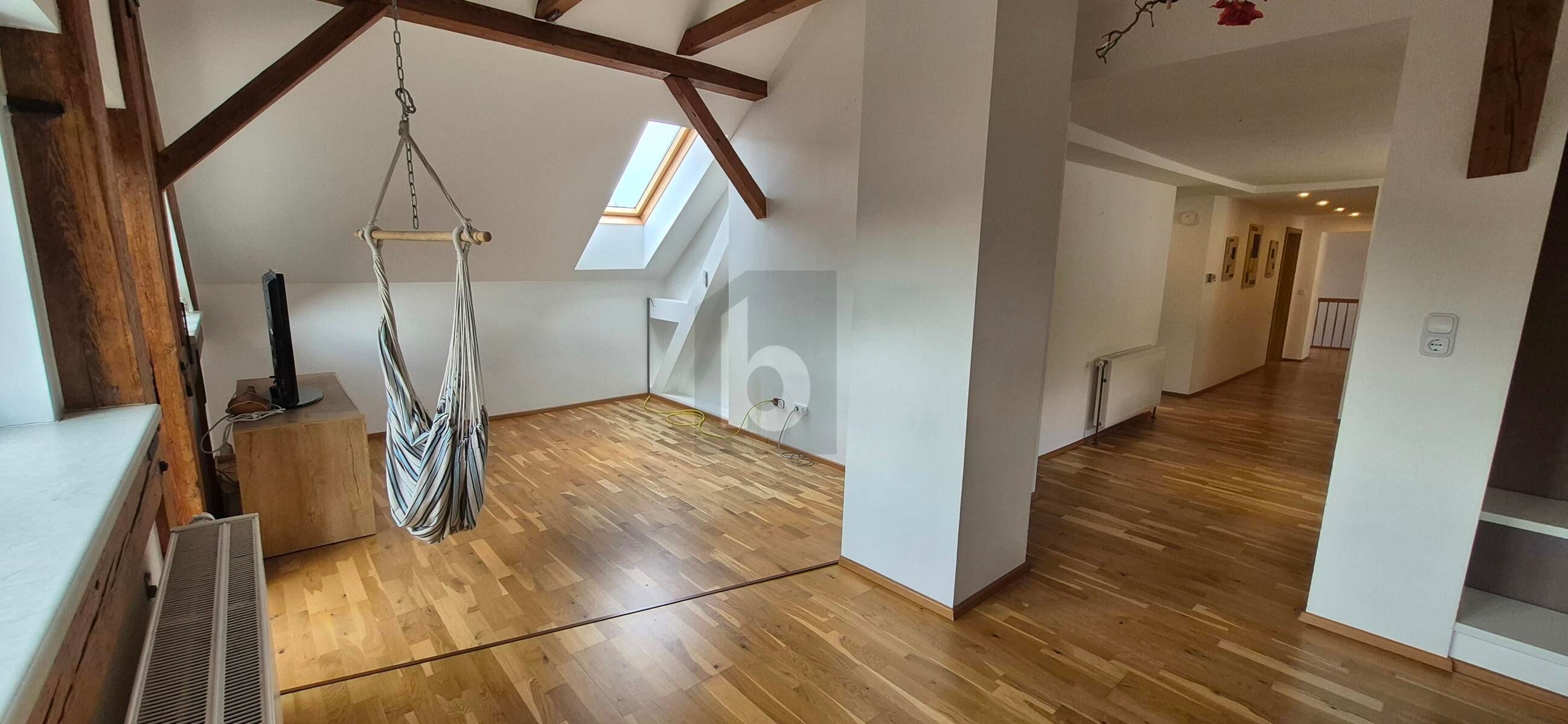 SELTENE GELEGENHEIT: ZWEIFAMILIENHAUS MIT TERRASSE & SCHLOSSBLICK ? OBEN WOHNEN, UNTEN GESTALTEN /  / 3100&nbsp;St. P�lten / Bild 2