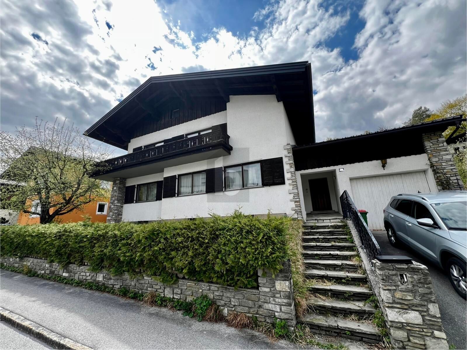 LAGE, LAGE, LAGE! VIEL POTENTIAL MIT SONNIGEM GARTEN