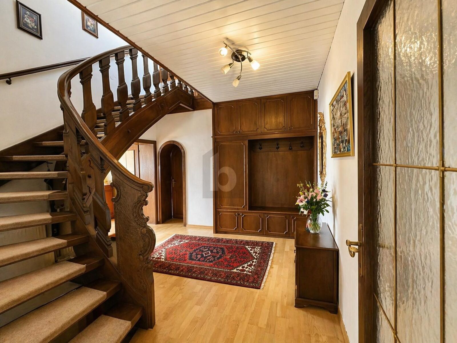 GRO�Z�GIGES WOHNHAUS MIT B�ROFL�CHE, 11 ZIMMERN, GARTEN & 2 GARAGEN /  / 4984&nbsp;Weilbach / Bild 3