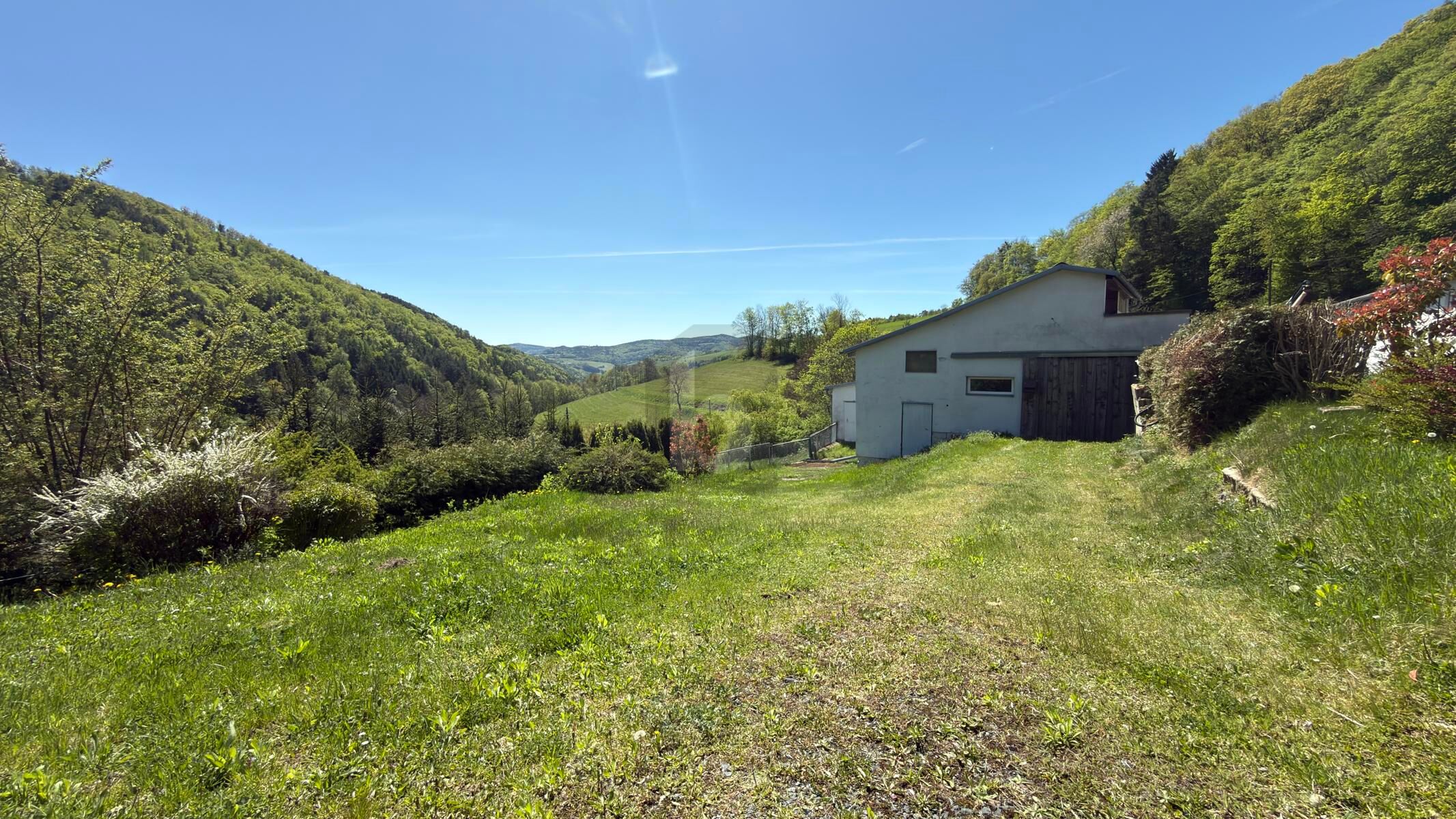 EINZELLAGE IM GR�NEN MIT HERRLICHEM PANORAMA UND 2 GROSSEN NEBENGEB�UDEN /  / 2803&nbsp;Schwarzenbach, Bez. Wr. Neusta / Bild 3