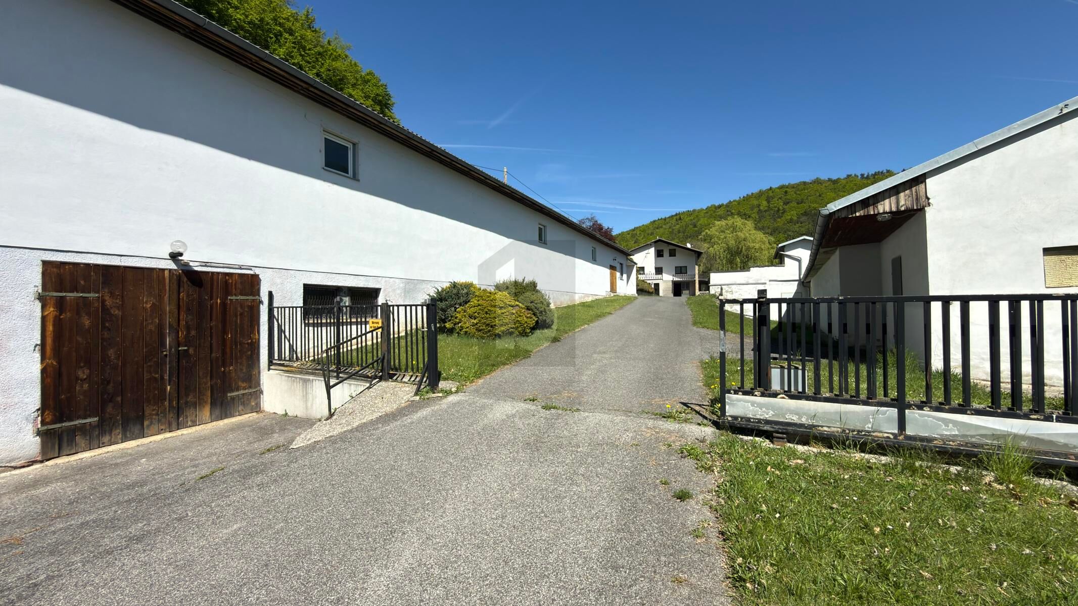 EINZELLAGE IM GR�NEN MIT HERRLICHEM PANORAMA UND 2 GROSSEN NEBENGEB�UDEN /  / 2803&nbsp;Schwarzenbach, Bez. Wr. Neusta / Bild 2
