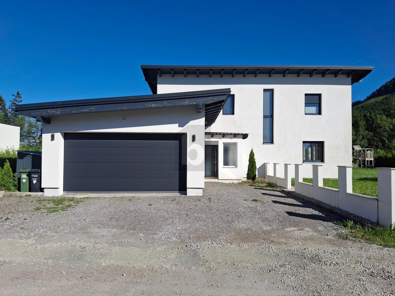 EINFAMILIENHAUS MIT VIELSEITIGEM NEBENGEB�UDE 