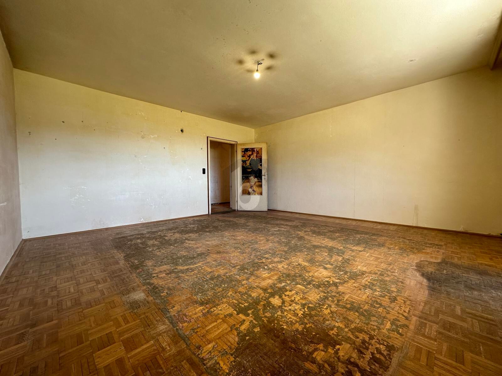 RENOVIERUNGSBED�RFTIGE WOHNUNG MIT OST- UND WESTBALKON UND IDEALER RAUMAUFTEILUNG /  / 6112&nbsp;Wattens / Bild 1