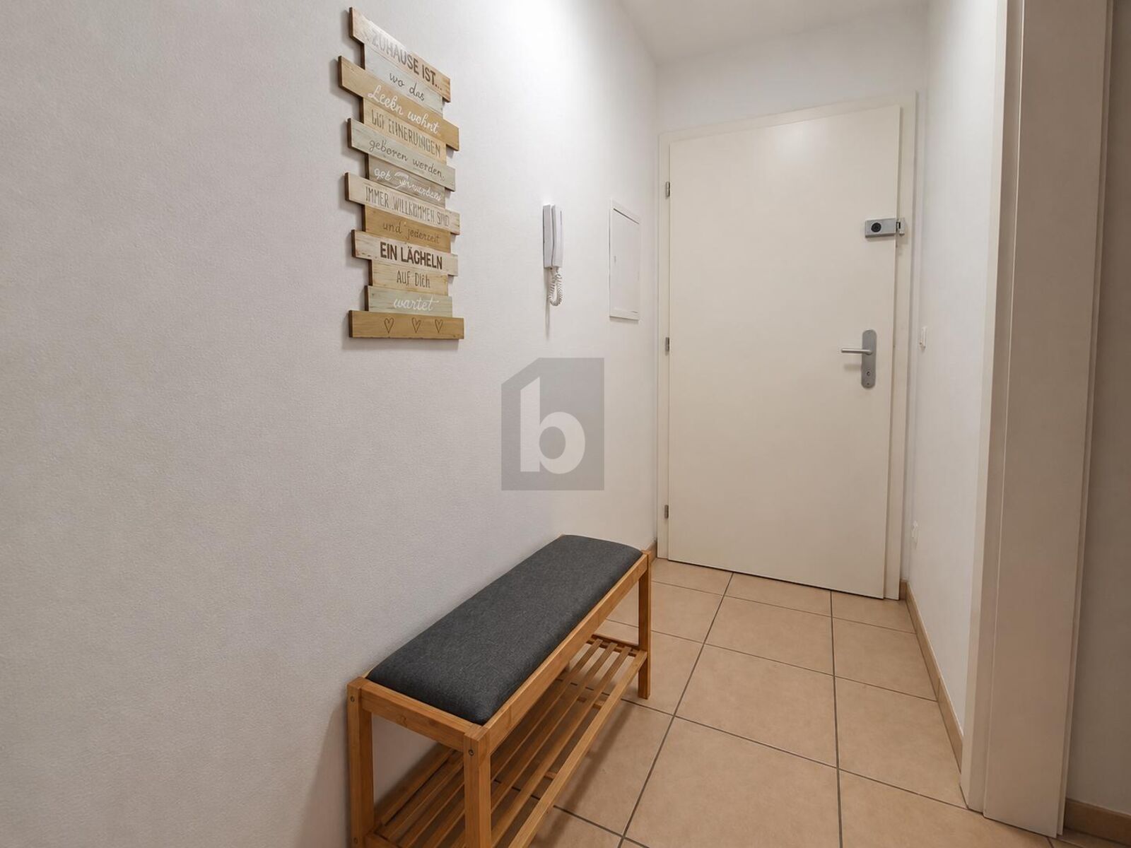 IDEAL FÜR SINGLES, PAARE ODER ANLEGER: WOHNUNG MIT EIGENGARTEN / / 4901 Ottnang am Hausruck / Bild 1