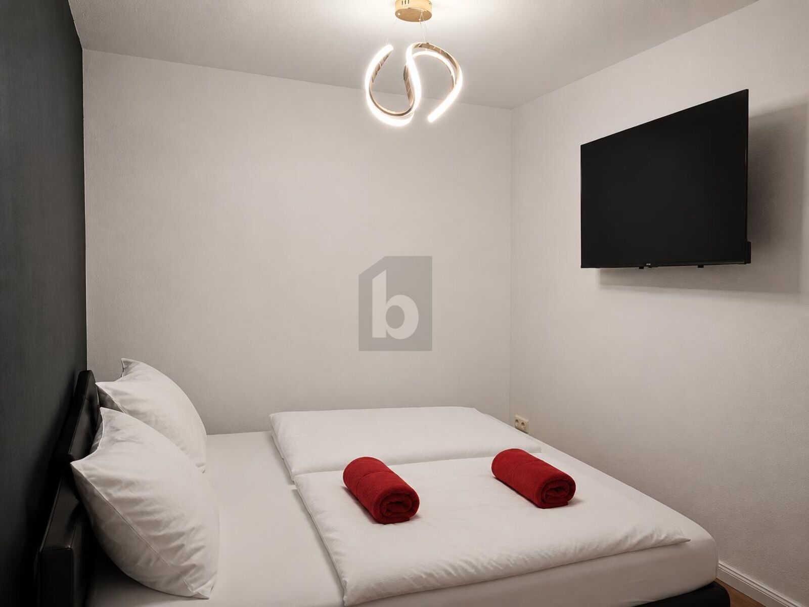 IDEAL FÜR SINGLES, PAARE ODER ANLEGER: WOHNUNG MIT EIGENGARTEN / / 4901 Ottnang am Hausruck / Bild 3