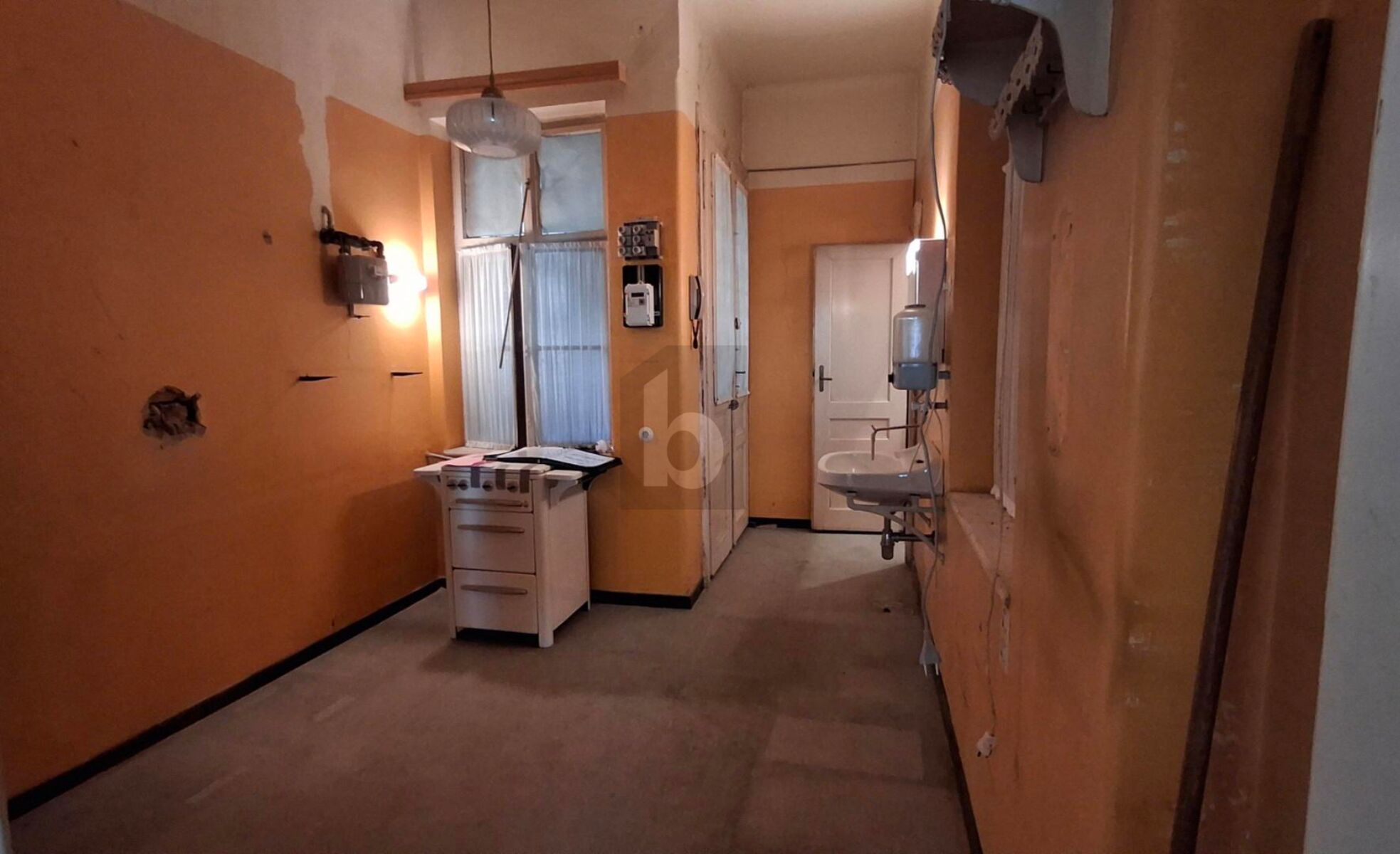 SANIERUNGSBEDÜRFTIGE ERDGESCHOSSWOHNUNG ? IDEAL AUCH ALS BÜRO ODER ORDINATION IM 18. BEZIRK / / 1180 Wien / Bild 2