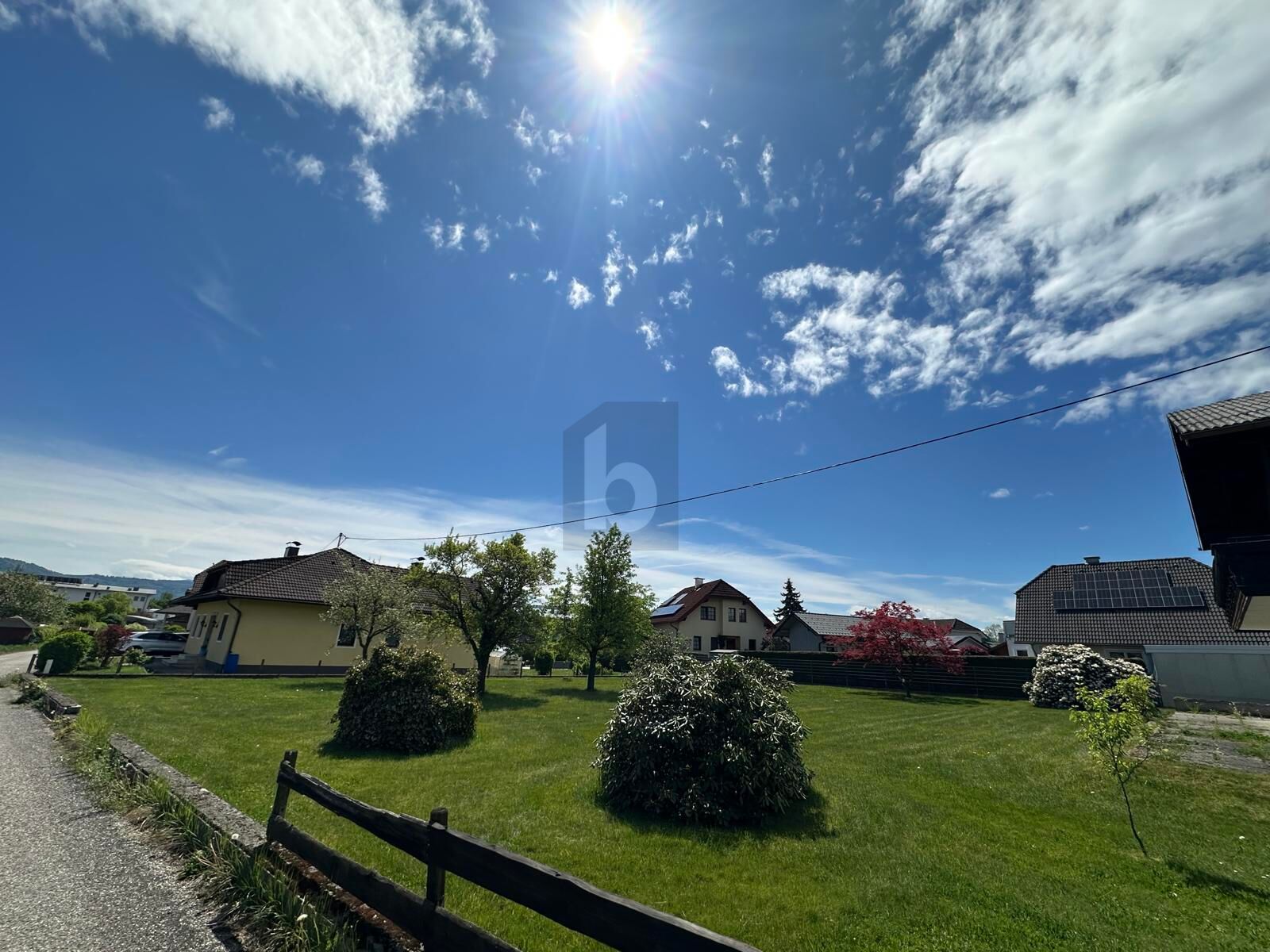 CA. 1.024 M² MIT POTENZIAL FÜR BIS ZU 6 WOHNEINHEITEN / / 4863 Seewalchen am Attersee / Bild 1