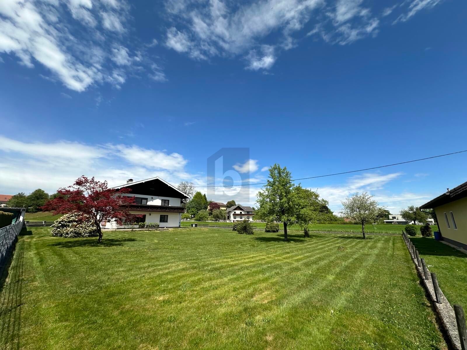 CA. 1.024 M² MIT POTENZIAL FÜR BIS ZU 6 WOHNEINHEITEN / / 4863 Seewalchen am Attersee / Bild 2
