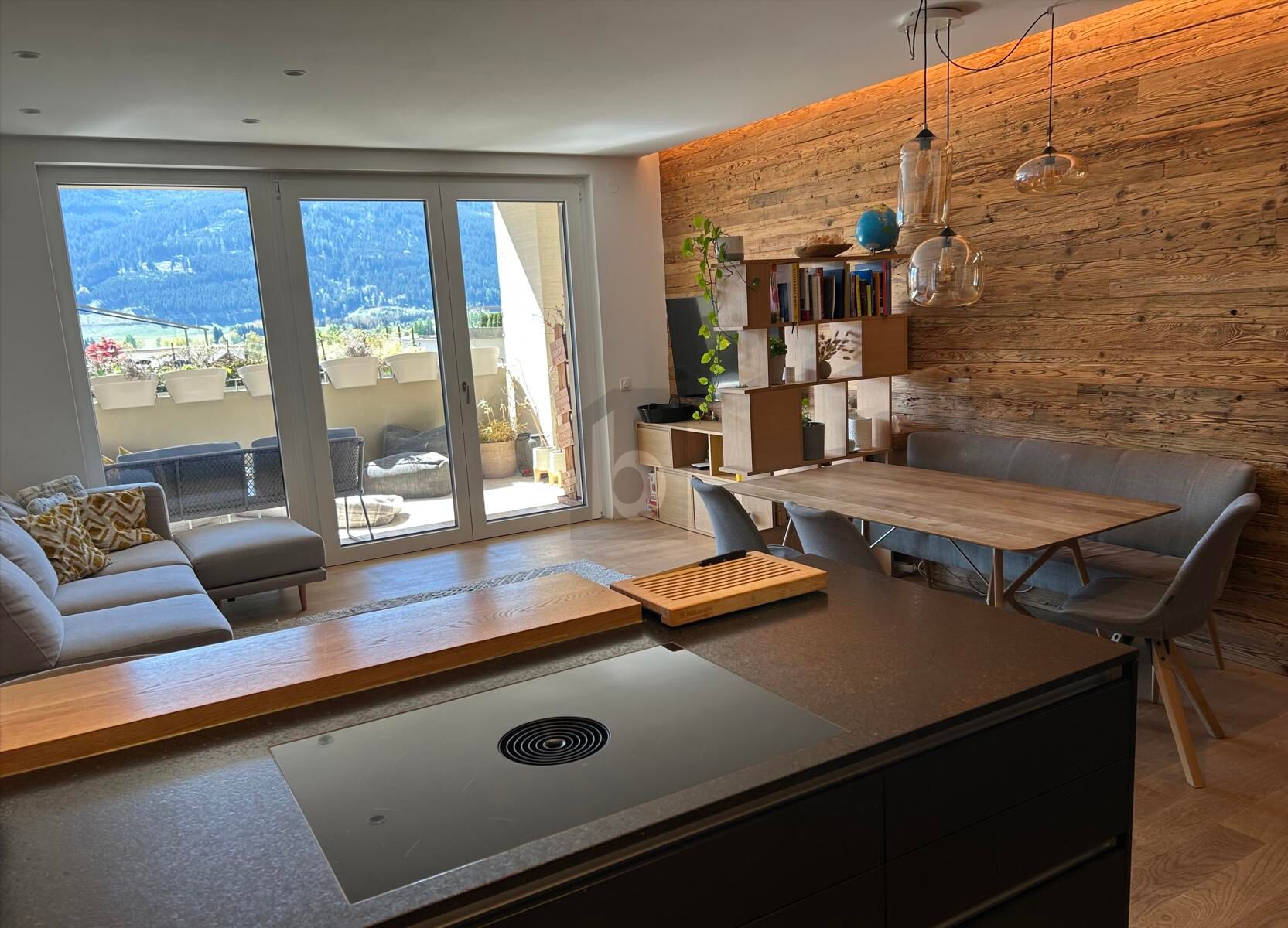 SONNIGE LOGGIA MIT PANORAMABLICK, MODERNER AUSSTATTUNG UND TIEFGARAGE - ALLES WAS DAS HERZ BEGEHRT / / 5700 Zell am See / Bild 2