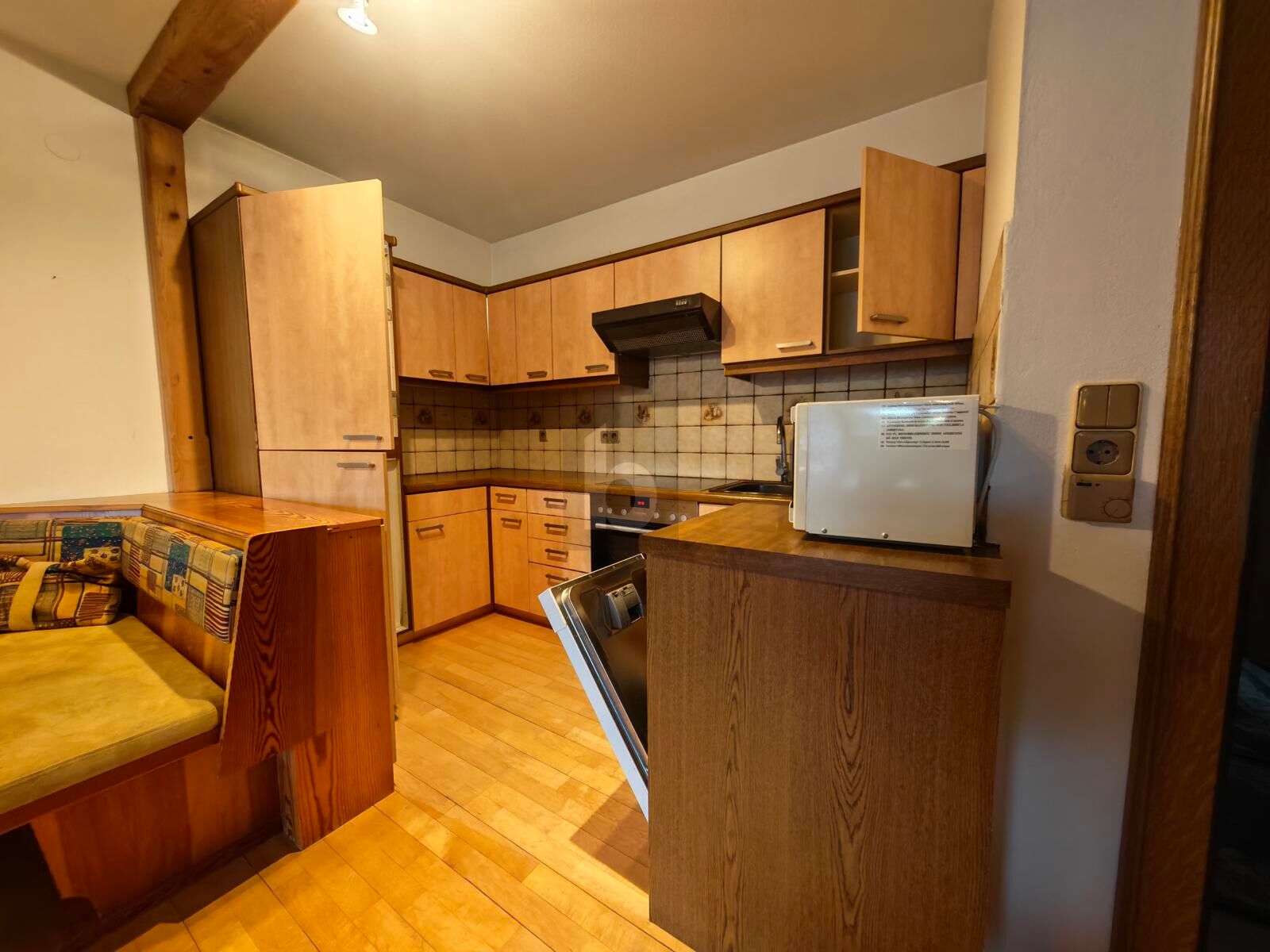 VIEL POTENTIAL FÜR HEIMWERKER! ZENTRALE LAGE MIT BALKON UND TIEFGARGE- ALLES WAS MAN BRAUCHT / / 5760 Saalfelden am Steinernen Meer / Bild 2