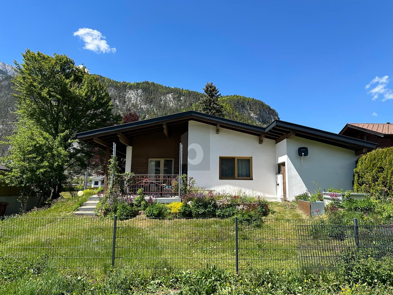 SONNIGES EINFAMILIENHAUS IN SCHARNITZ MIT SAUNA, WHIRLPOOL & GRUNDOFEN