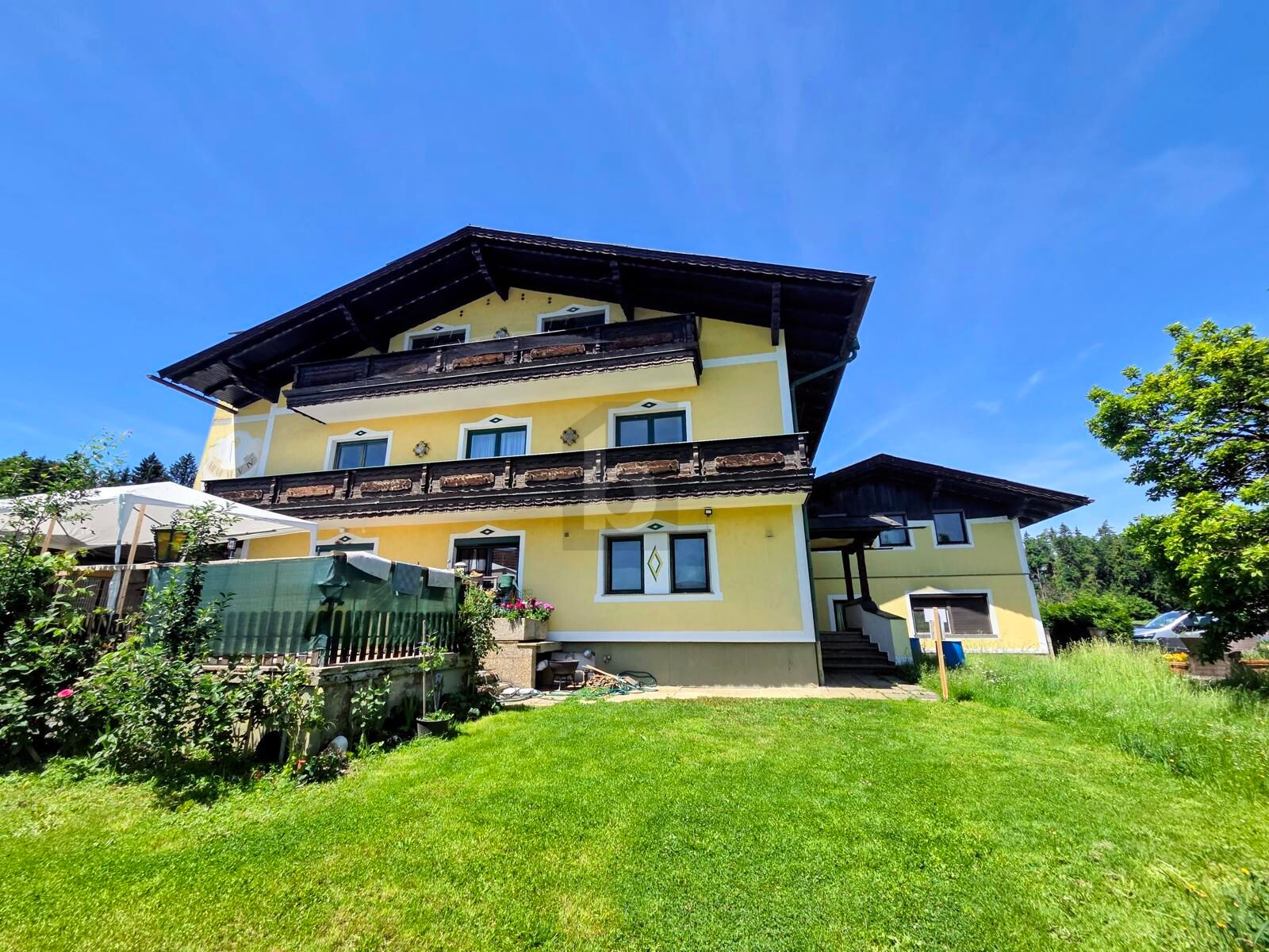 Preisreduktion! GROßZÜGIGES ANLAGEOBJEKT MIT 8 WOHNEINHEITEN AUF 2.565 M² GRUNDSTÜCK
