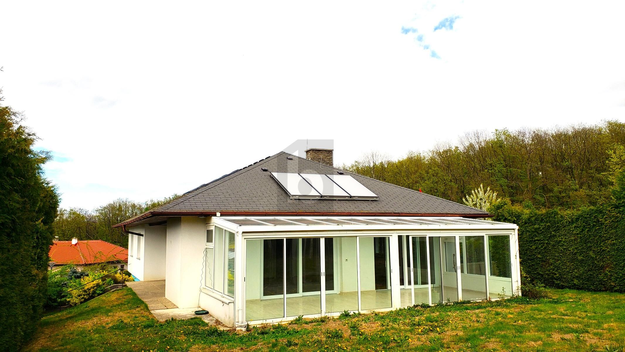 WUNDERSCH�N UND GENERALSANIERT MIT GRO�ARTIGEM GARTEN 