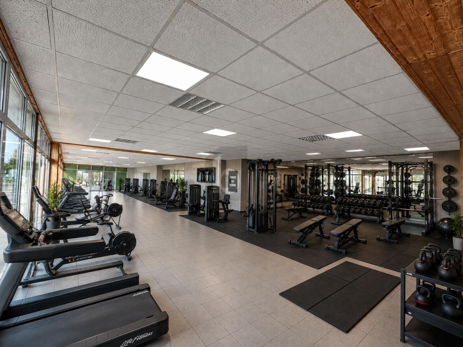 Preisreduktion! INVESTOR GESUCHT: GEWERBEHALLE MIT AUSGEARBEITETEM SPORTPARK-KONZEPT IN OBER�STERREICH /  / 5261&nbsp;Helpfau-Uttendorf / Bild 1