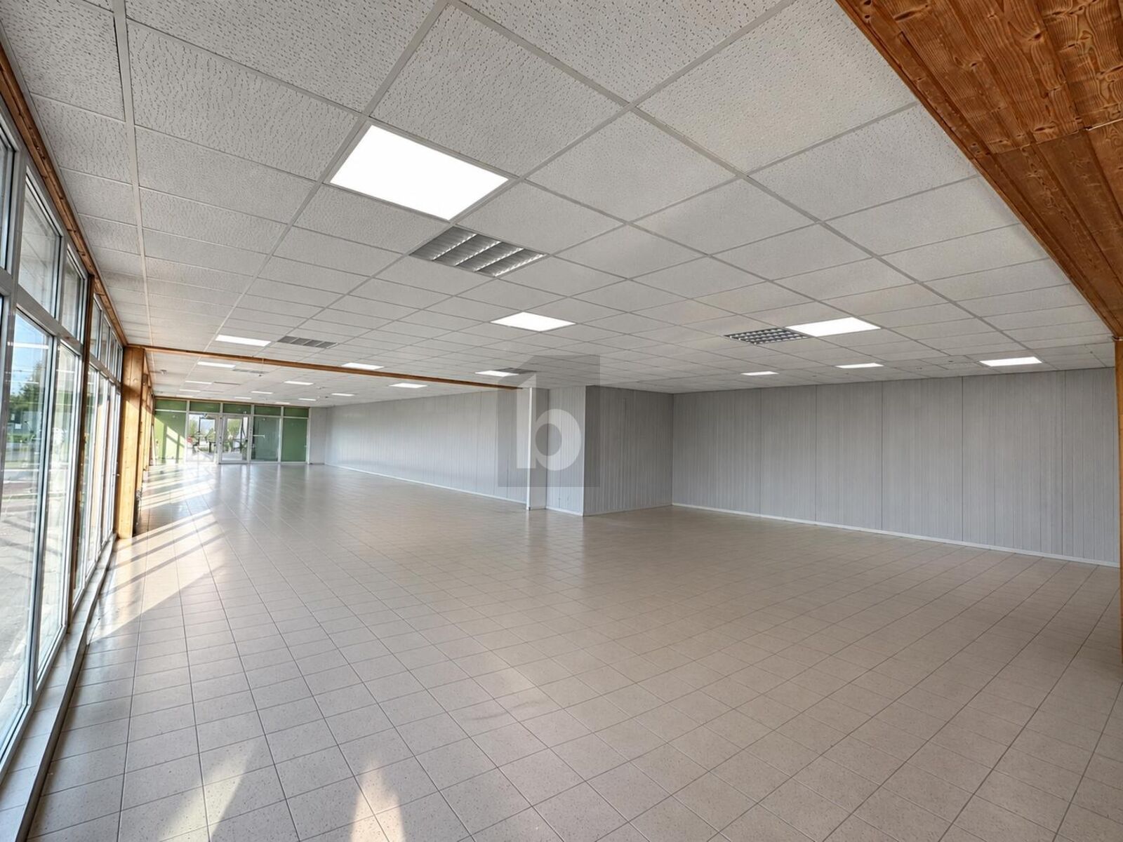 Preisreduktion! INVESTOR GESUCHT: GEWERBEHALLE MIT AUSGEARBEITETEM SPORTPARK-KONZEPT IN OBER�STERREICH /  / 5261&nbsp;Helpfau-Uttendorf / Bild 2