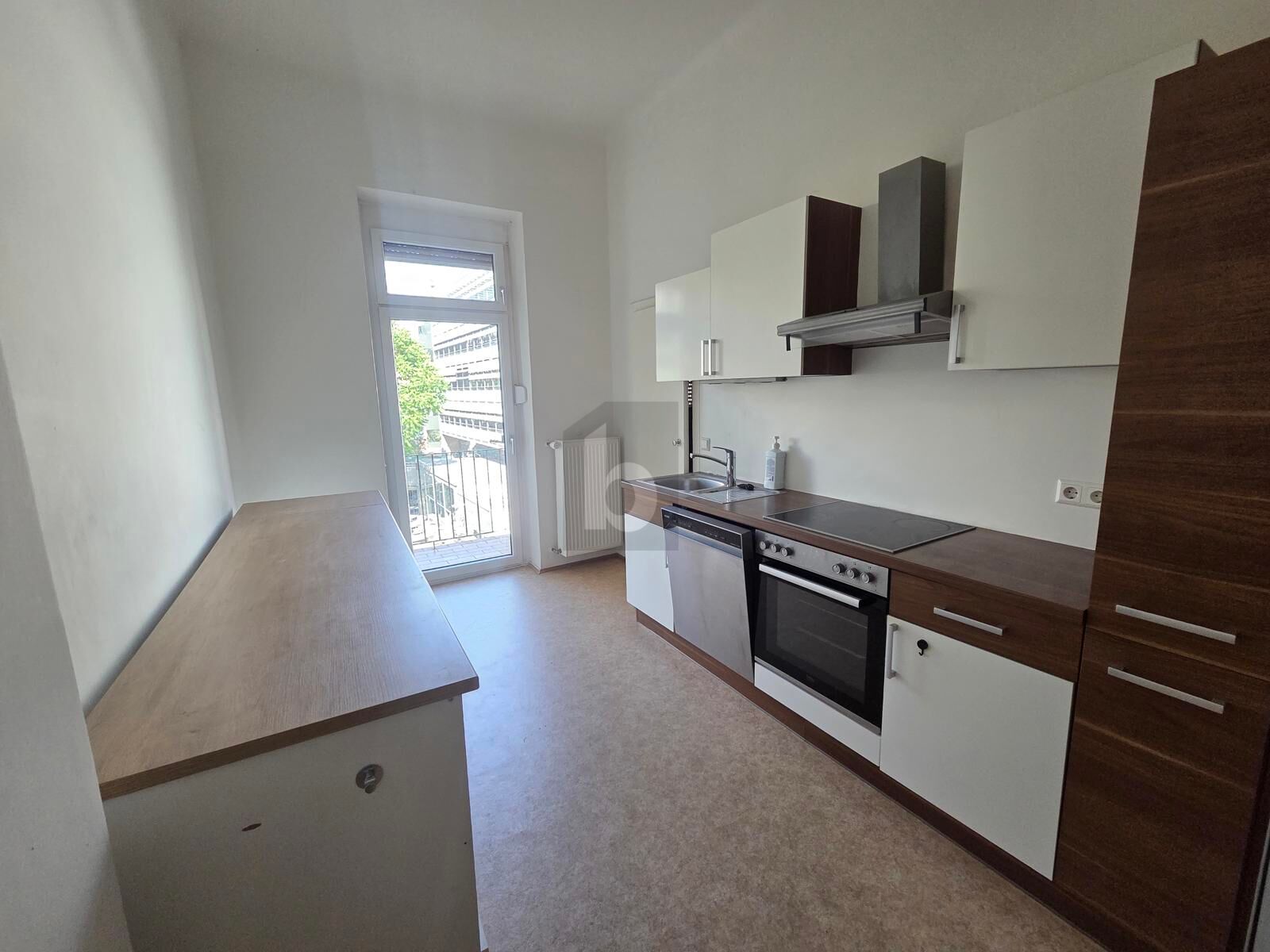 Preisreduktion! 116 M² ALTBAUFLAIR MIT BALKON IN TOP-LAGE / / 8010 Graz / Bild 2