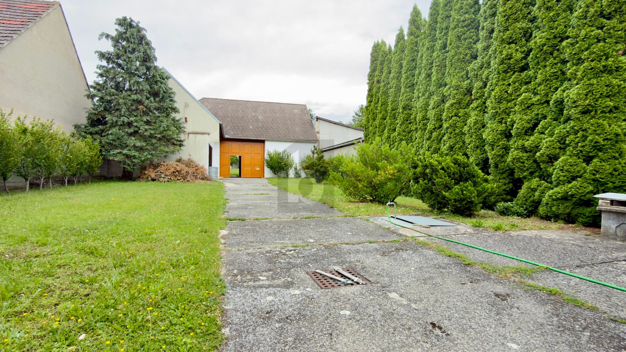TOP GEPFLEGT MIT 129 QM STADL UND SONNIGEM XXL GARTEN MIT 2 ZUFAHRTEN / / 7361 Nikitsch / Bild 1
