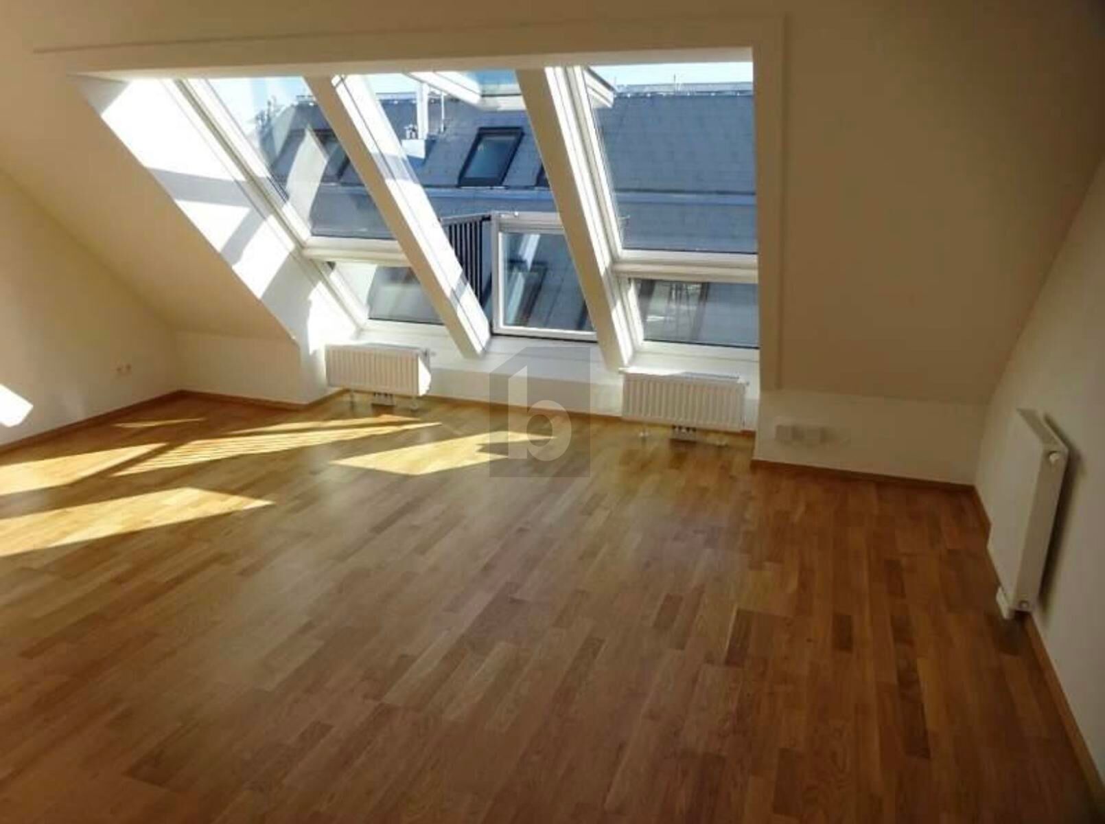 HELLE, RUHIGE WOHNUNG IN ZENTRALER LAGE INKLUSIVE GR�NER DACHTERRASSE MIT PANORAMABLICK �BER KORNEUBURG 