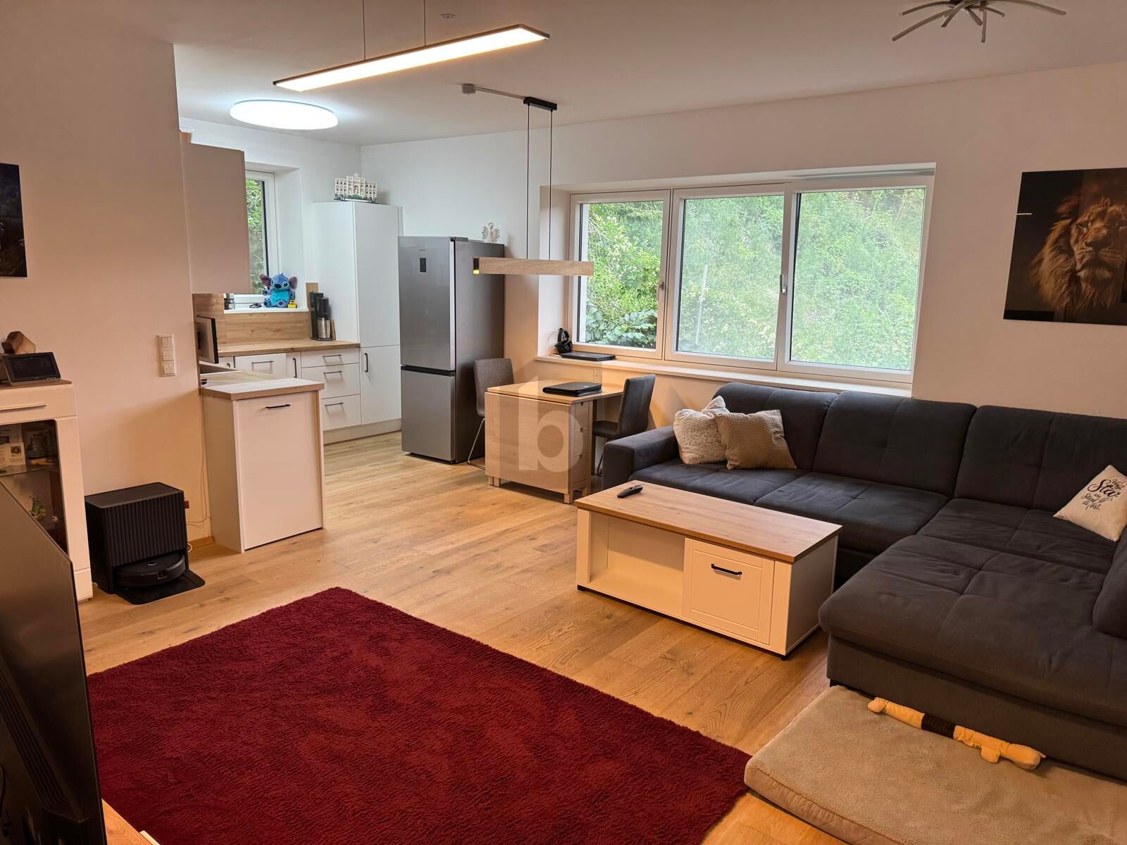 MODERNER, HELLEE WOHNHIT MIT HOCHWERTIGER AUSSTATTUNG UND TRAUMHAFTEM GR�NBLICK