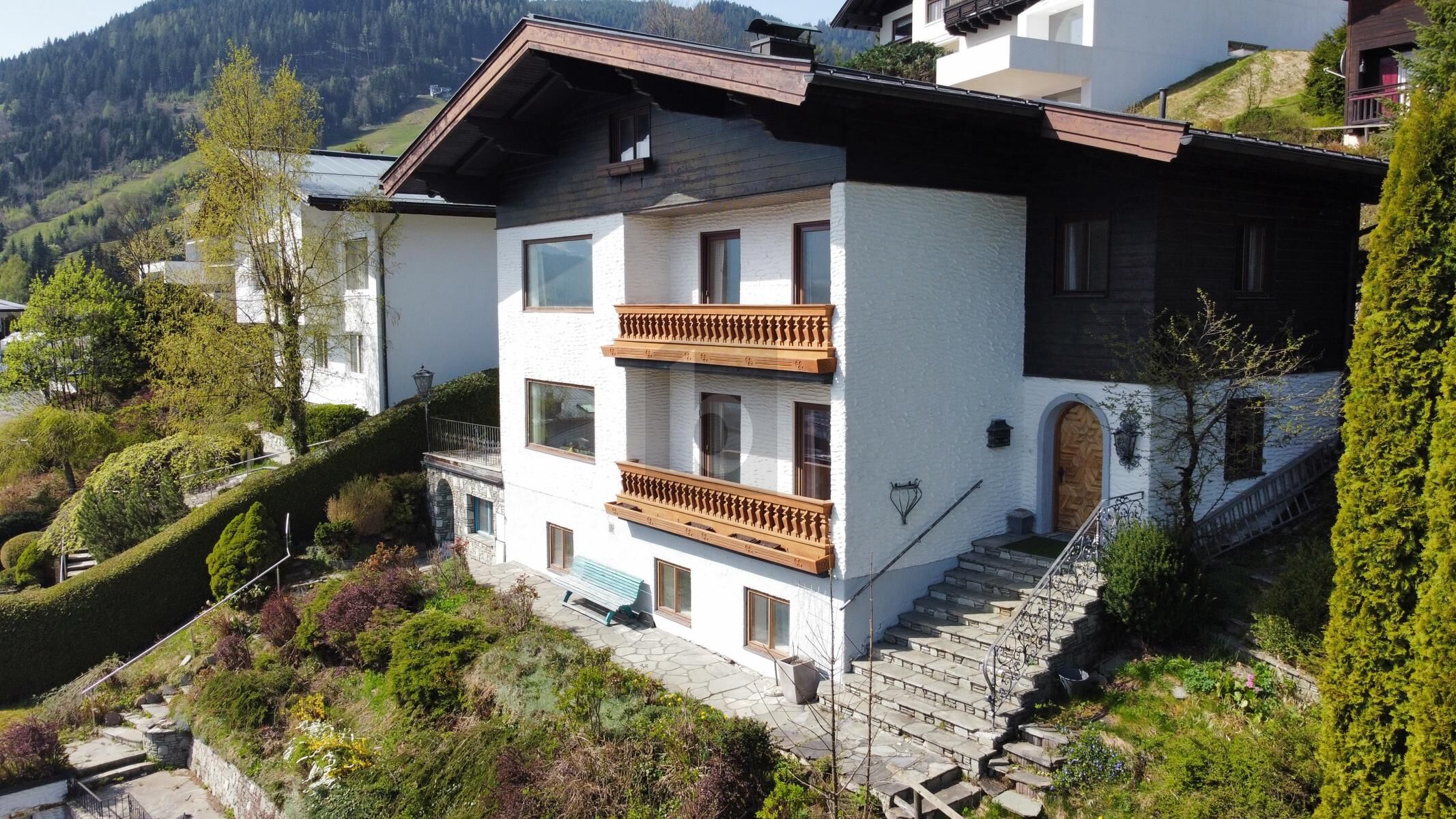 TRAUMLAGE MIT SENSATIONELLEM AUSBLICK UND SEHR VIEL POTENTIAL /  / 5700&nbsp;Zell am See / Bild 1