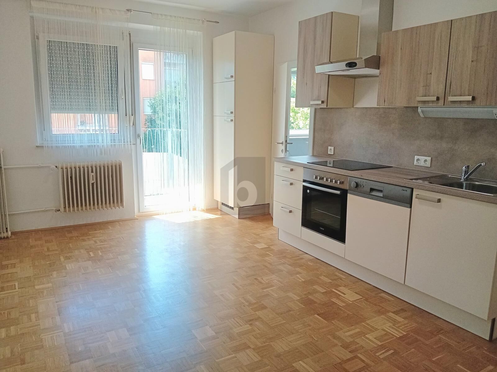 TOP SANIERTES EIGENTUM MIT BALKON, LIFT UND PRIVATEN PARKM�GLICHKEITEN