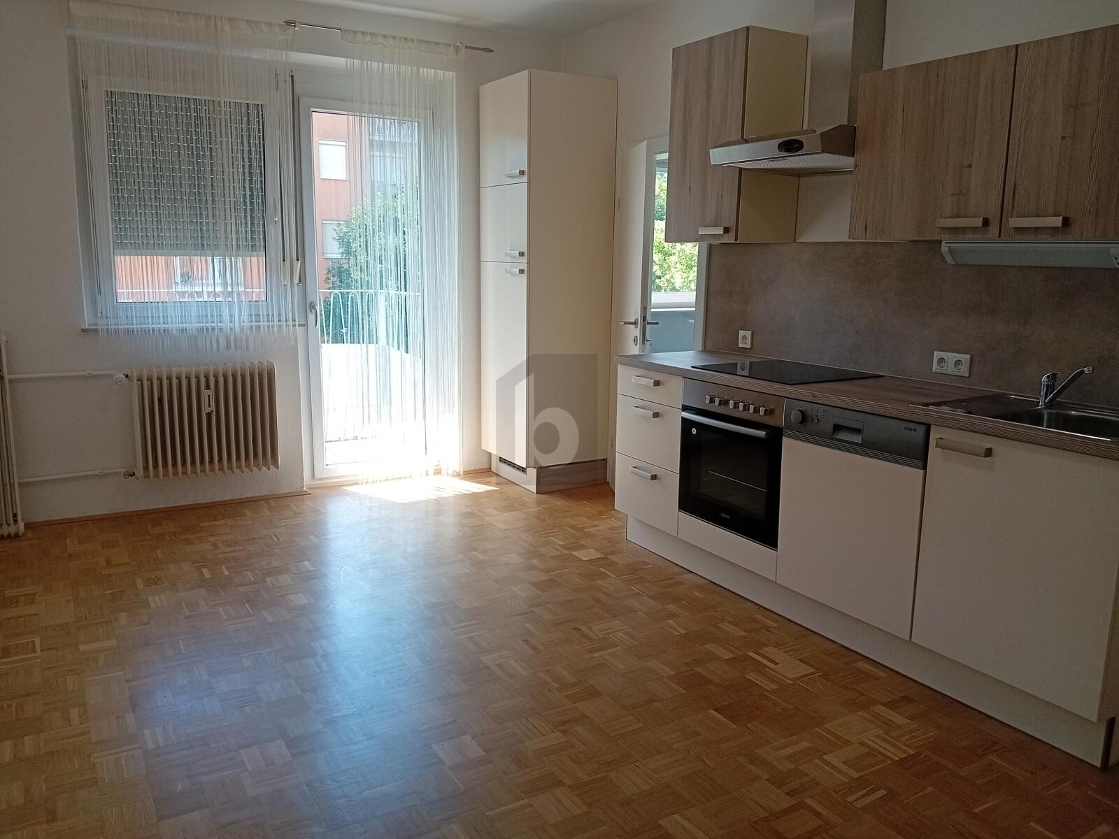 TOP SANIERTES EIGENTUM MIT BALKON, LIFT UND PRIVATEN PARKMÖGLICHKEITEN