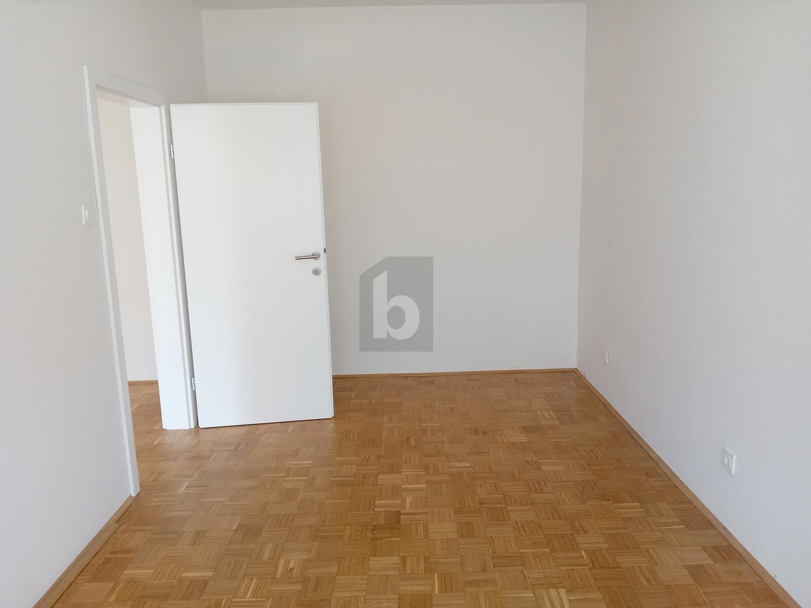 TOP SANIERTES EIGENTUM MIT BALKON, LIFT UND PRIVATEN PARKM�GLICHKEITEN /  / 8023&nbsp;Graz / Bild 3
