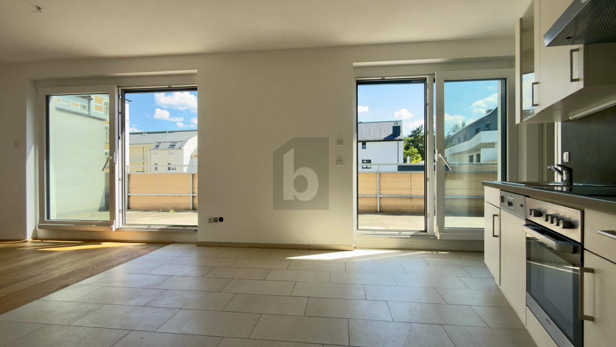 BARRIEREFREI MIT 20 QM S�D BALKON IN RUHELAGE BEIM KRANKENHAUS