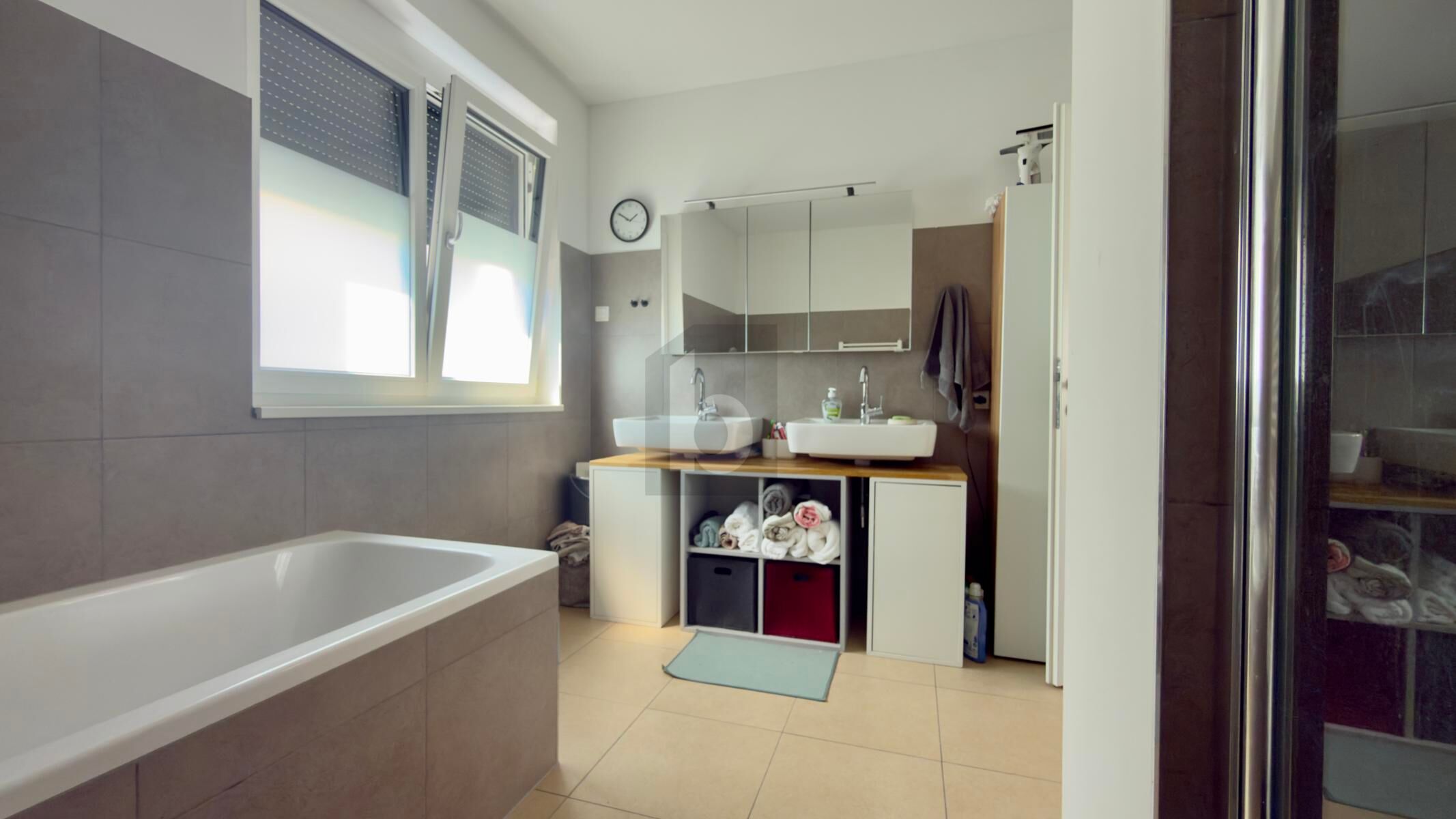 TOP LAGE BEIM KRANKENHAUS MIT 28 QM SONNIGEM BALKON U. 2 BADEZIMMERN /  / 2700&nbsp;Wiener Neustadt / Bild 4