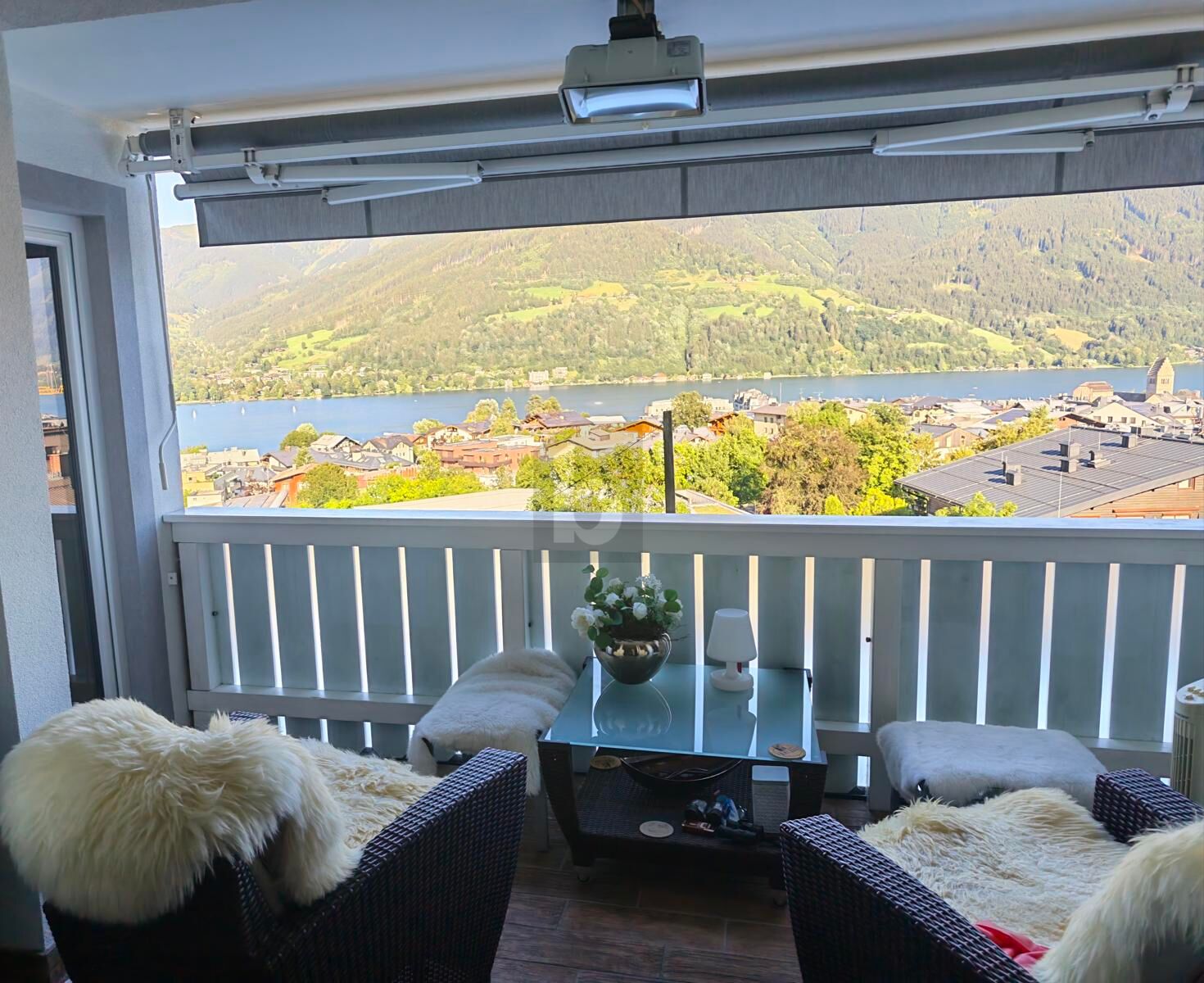 Preisreduktion! SENSATIONELLER PANORAMABLICK MIT SONNIGER LOGGIA IN RUHIGER WOHNGEGEND / / 5700 Zell am See / Bild 1